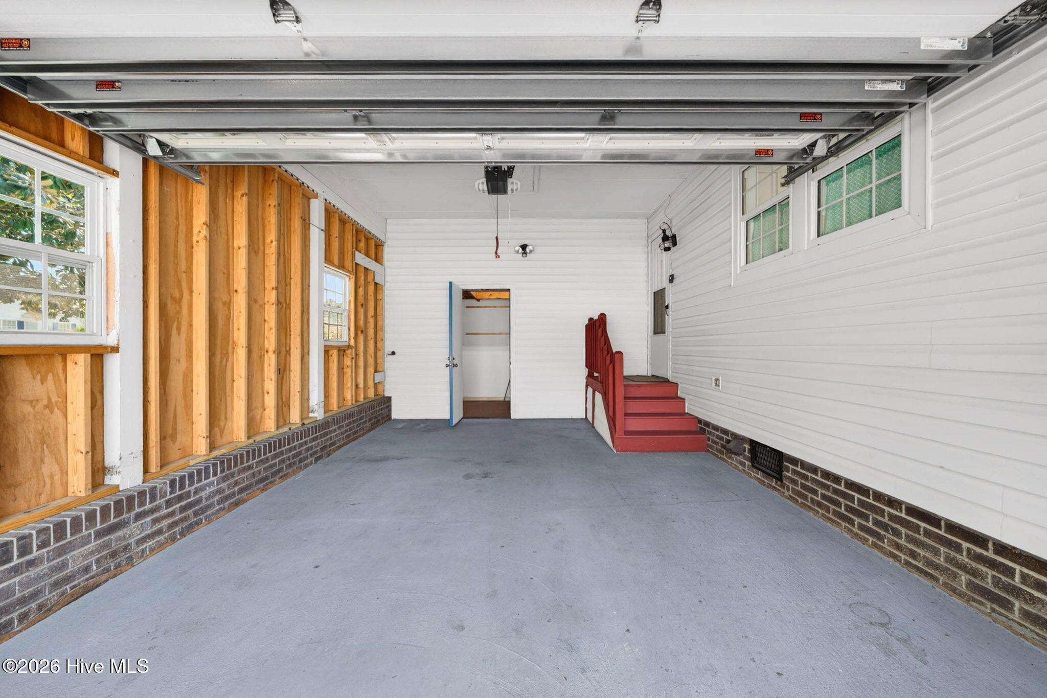 100569614 | Photo 34