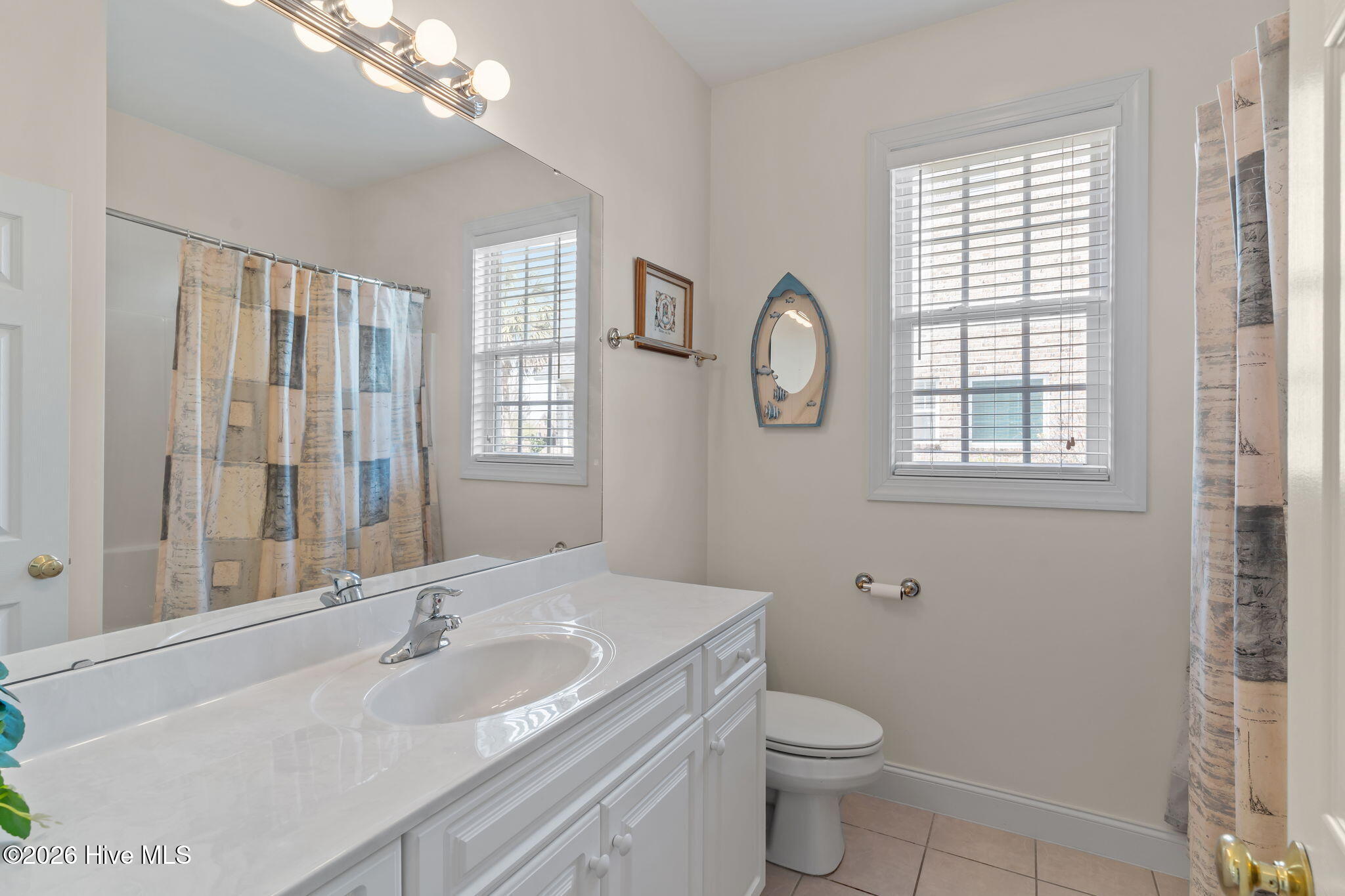 100562859 | Photo 30