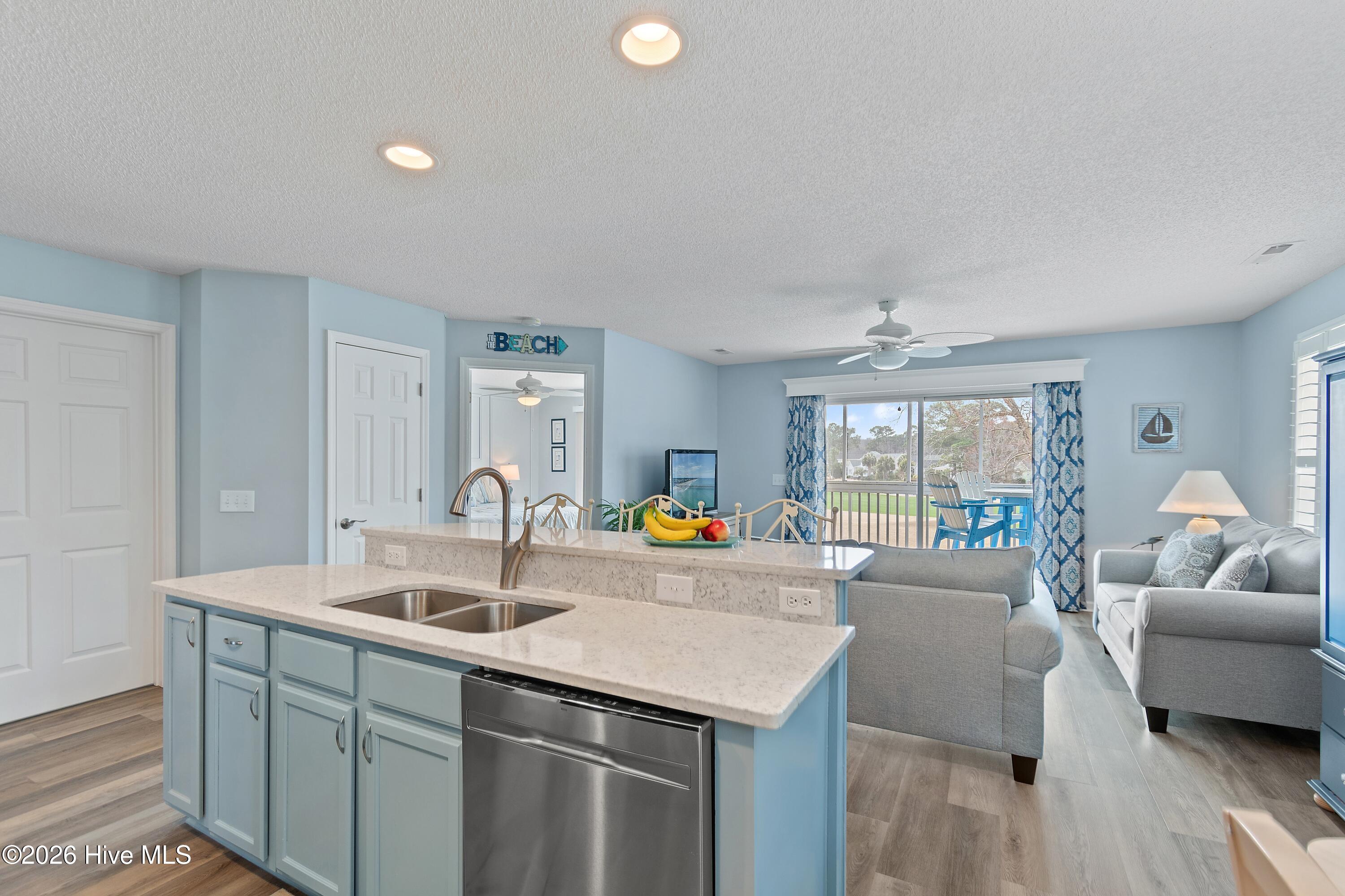 100558329 | Photo 12