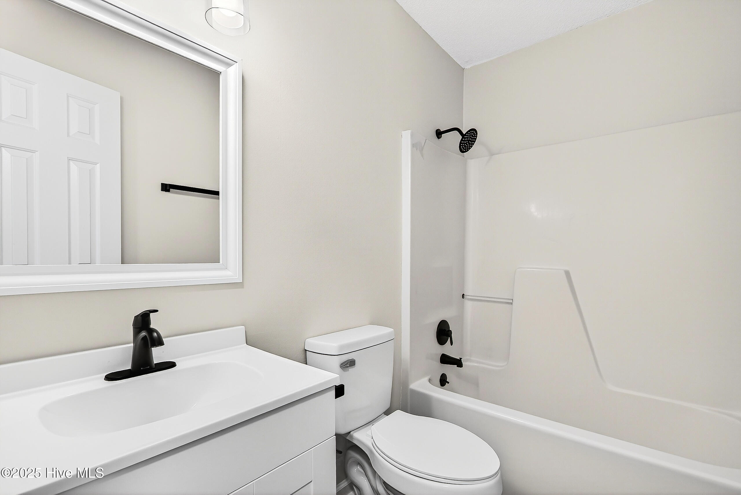 100543296 | Photo 19