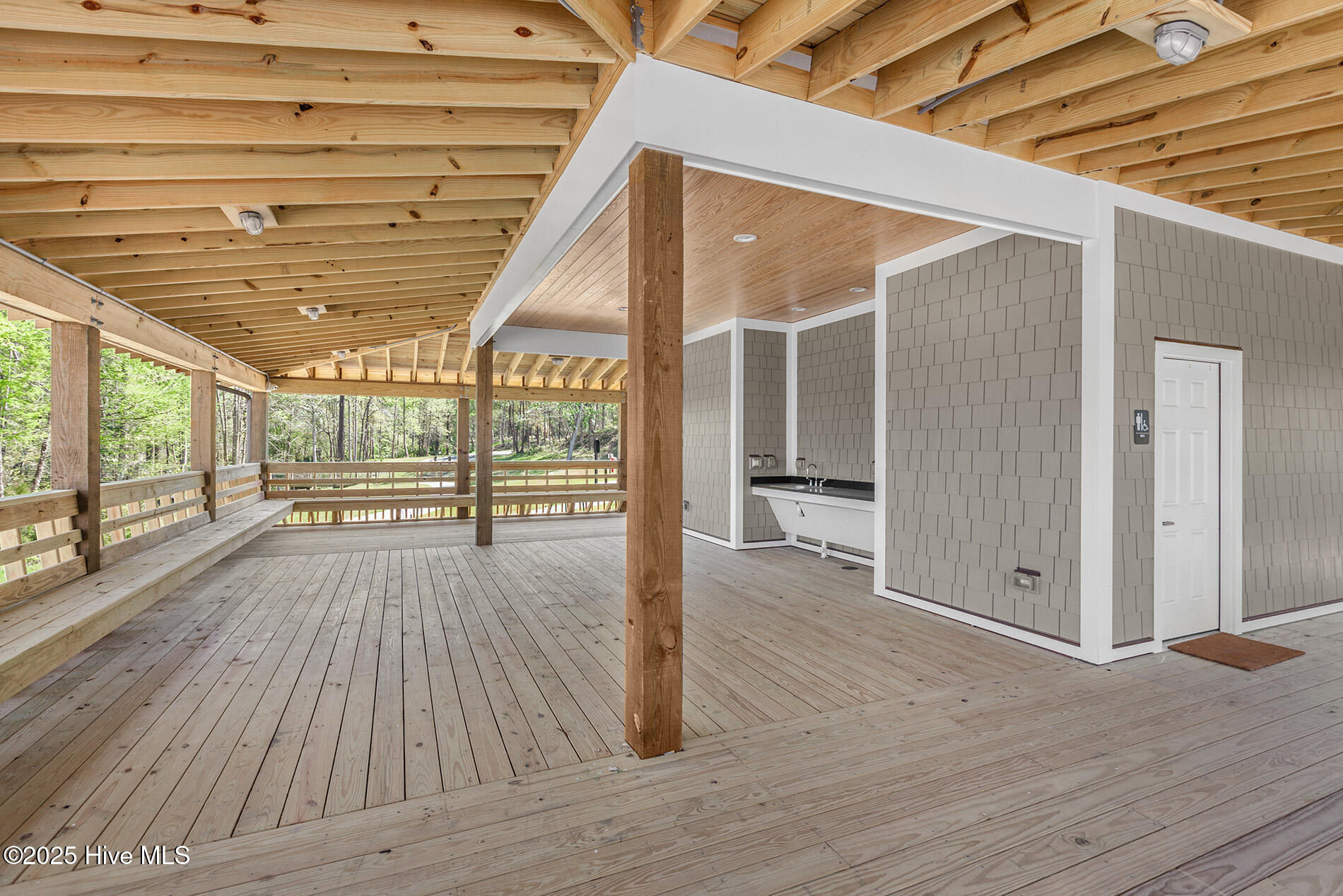 100556749 | Photo 83