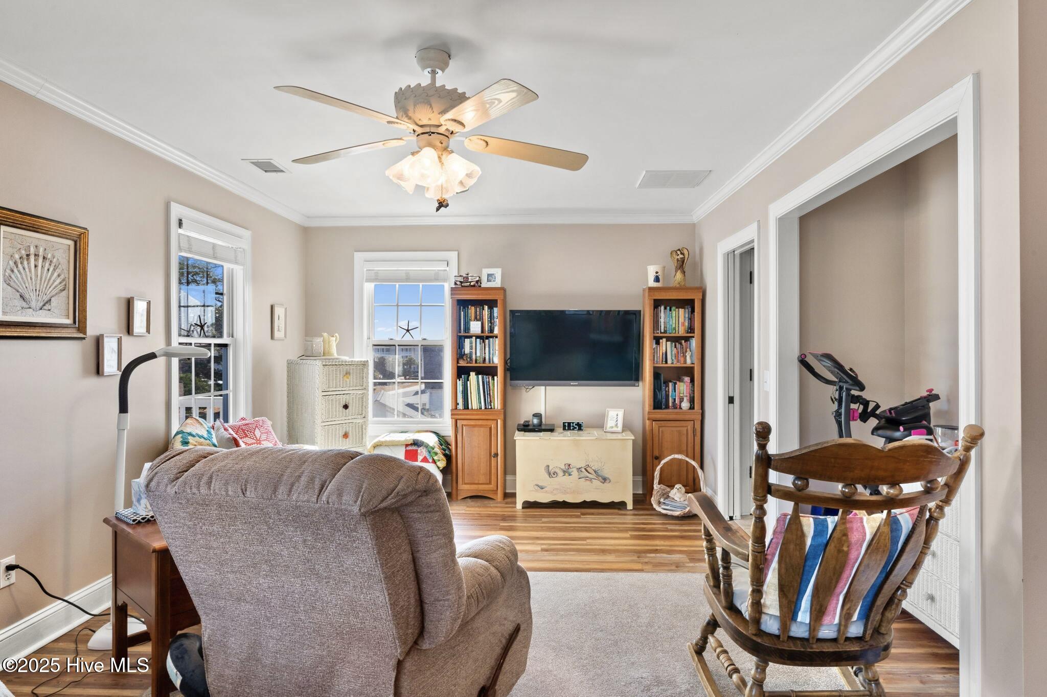 100543841 | Photo 34