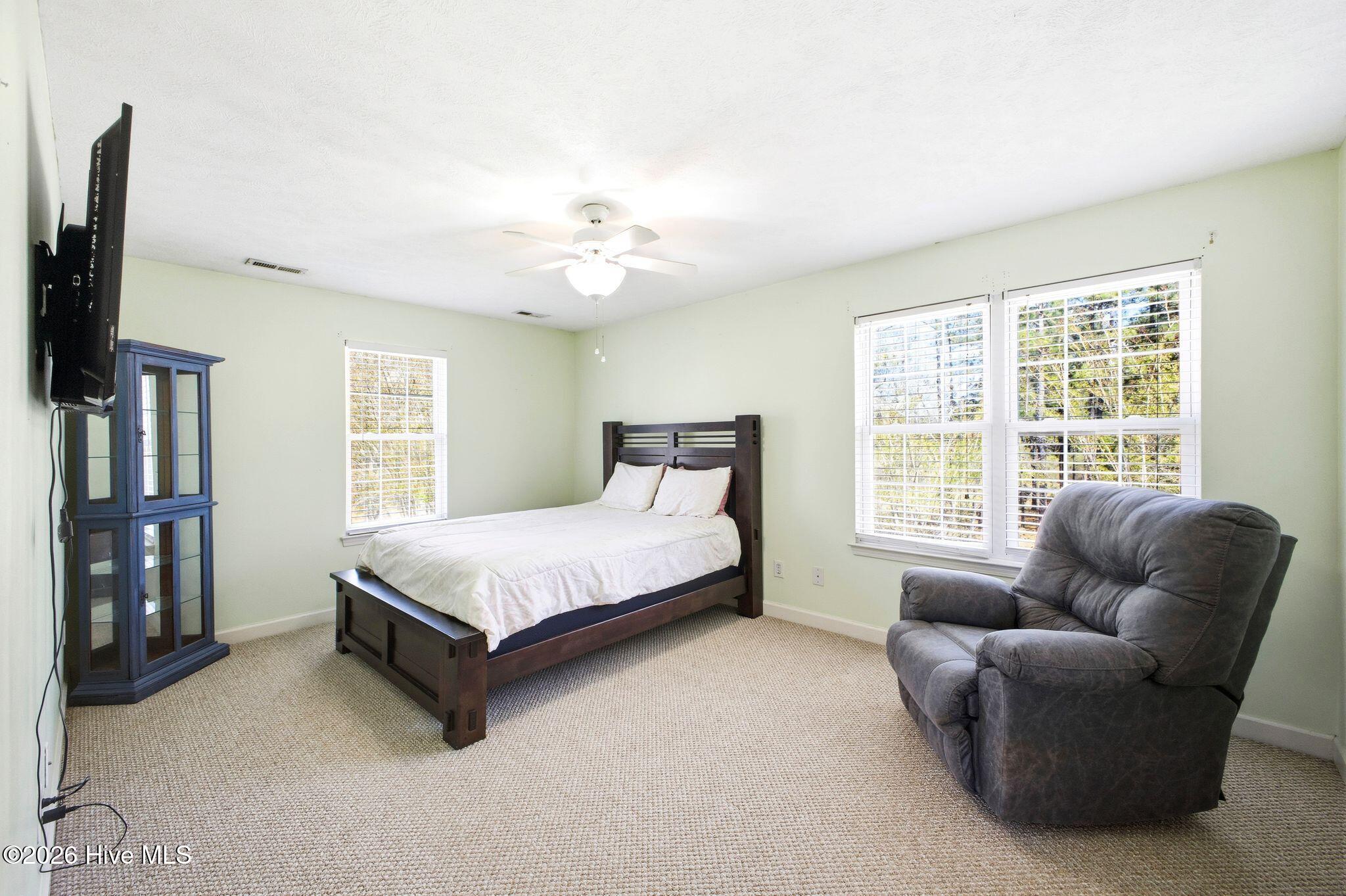 100564329 | Photo 18