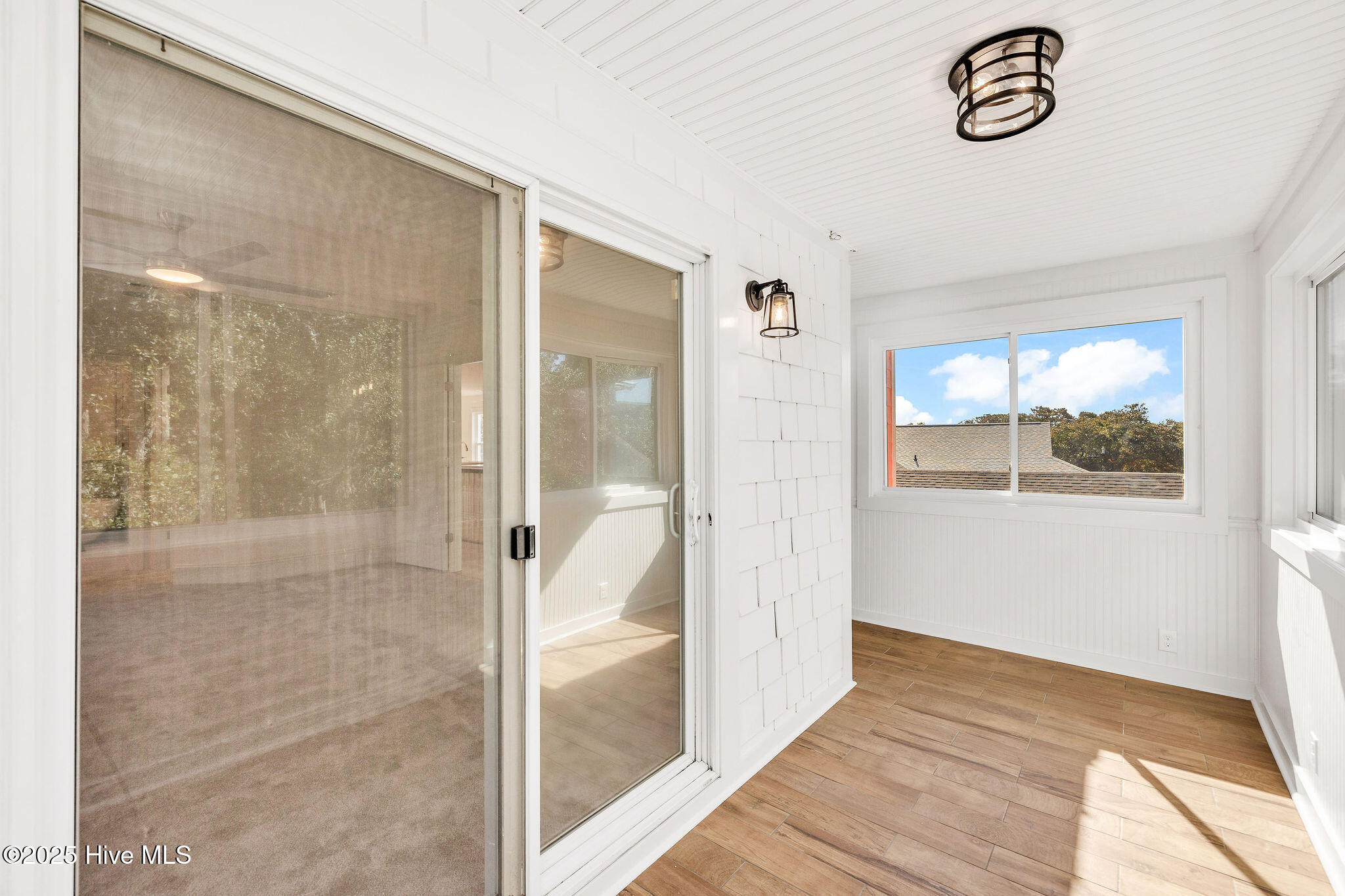 100540097 | Photo 31