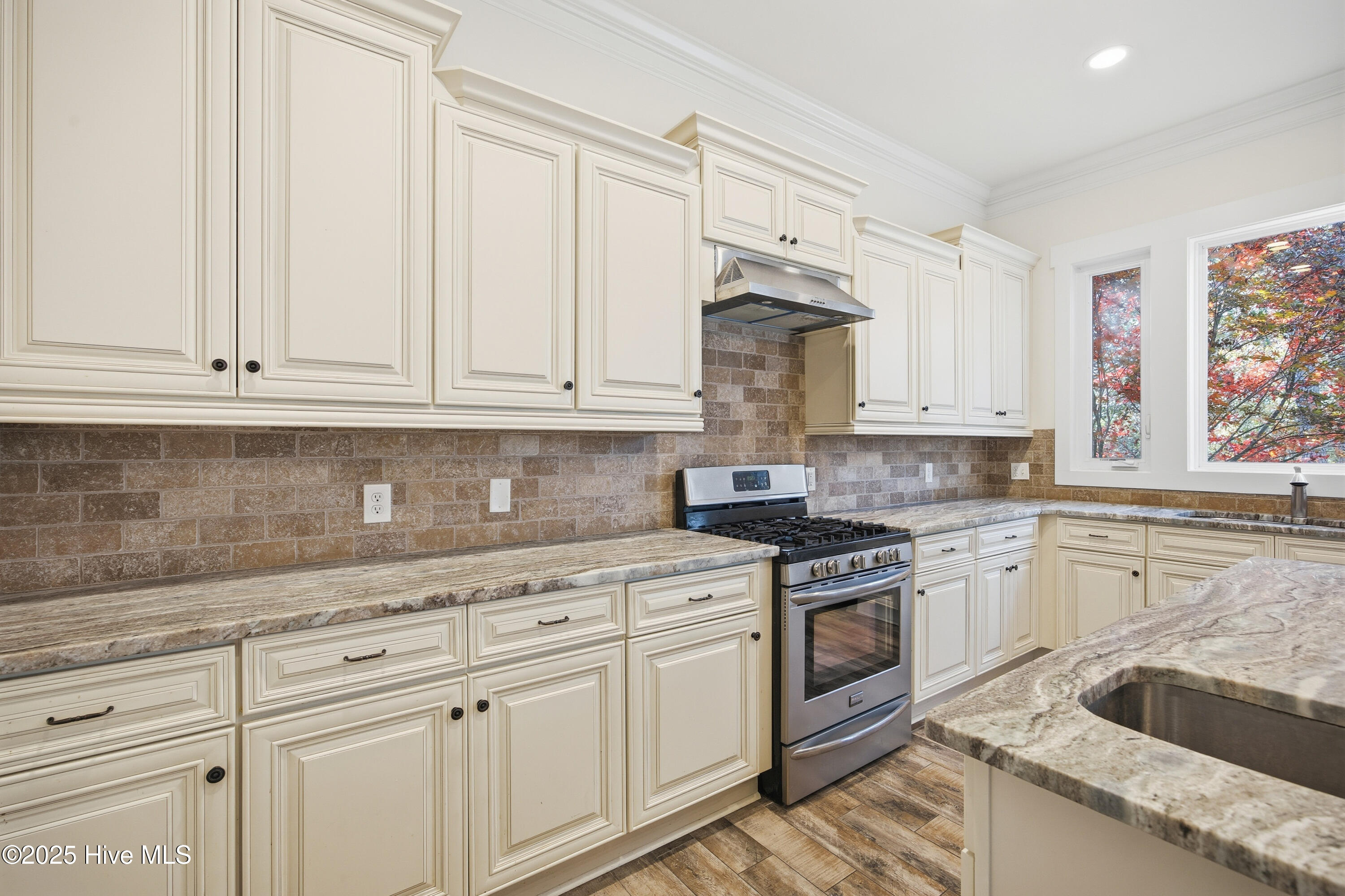 100541588 | Photo 26