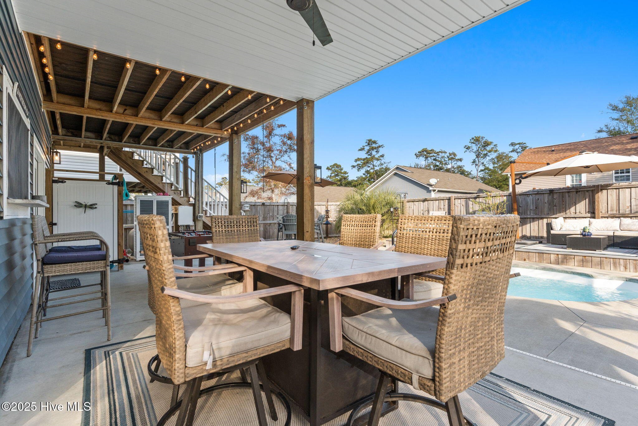 100542676 | Photo 53