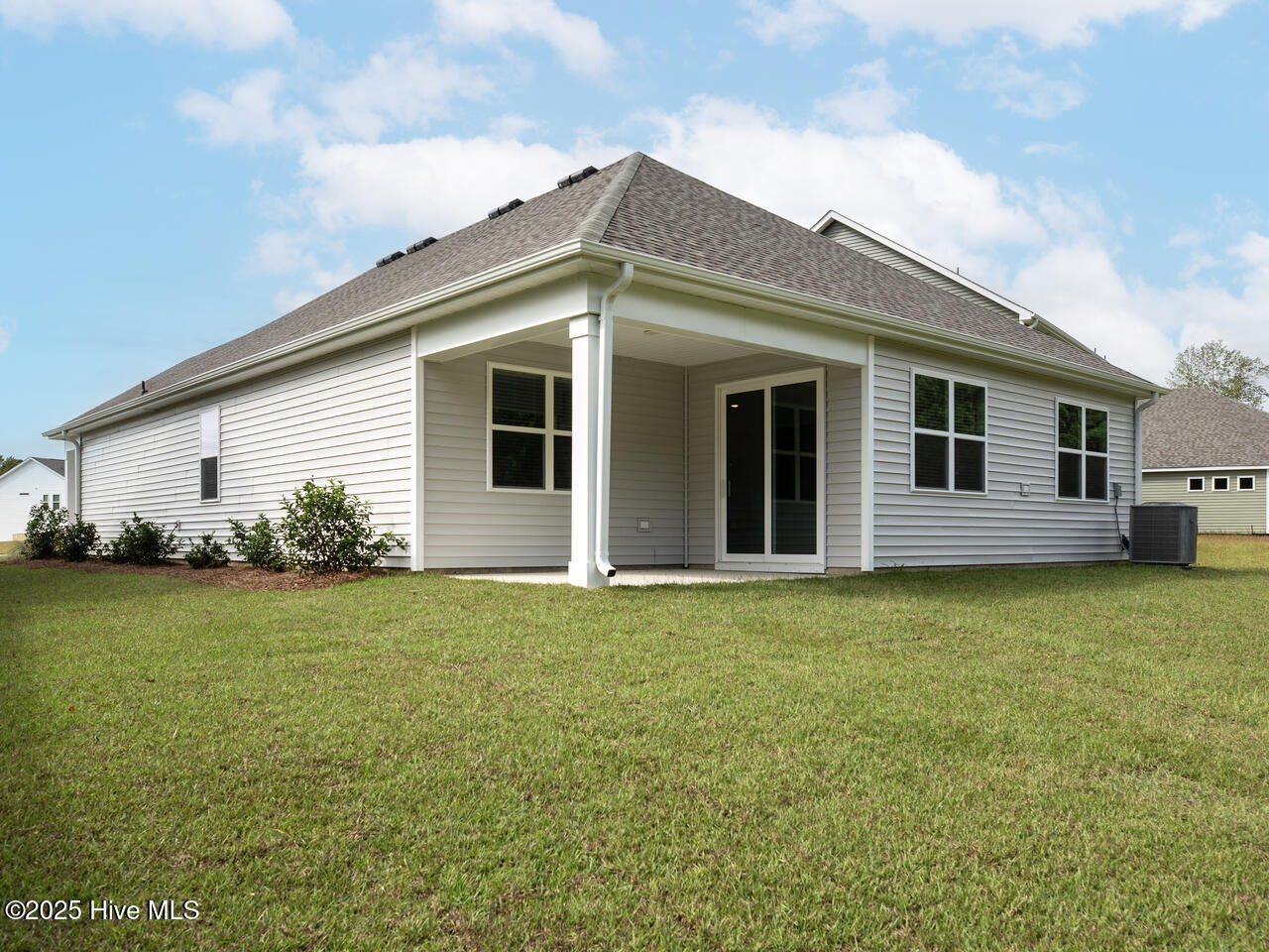 100569228 | Photo 36