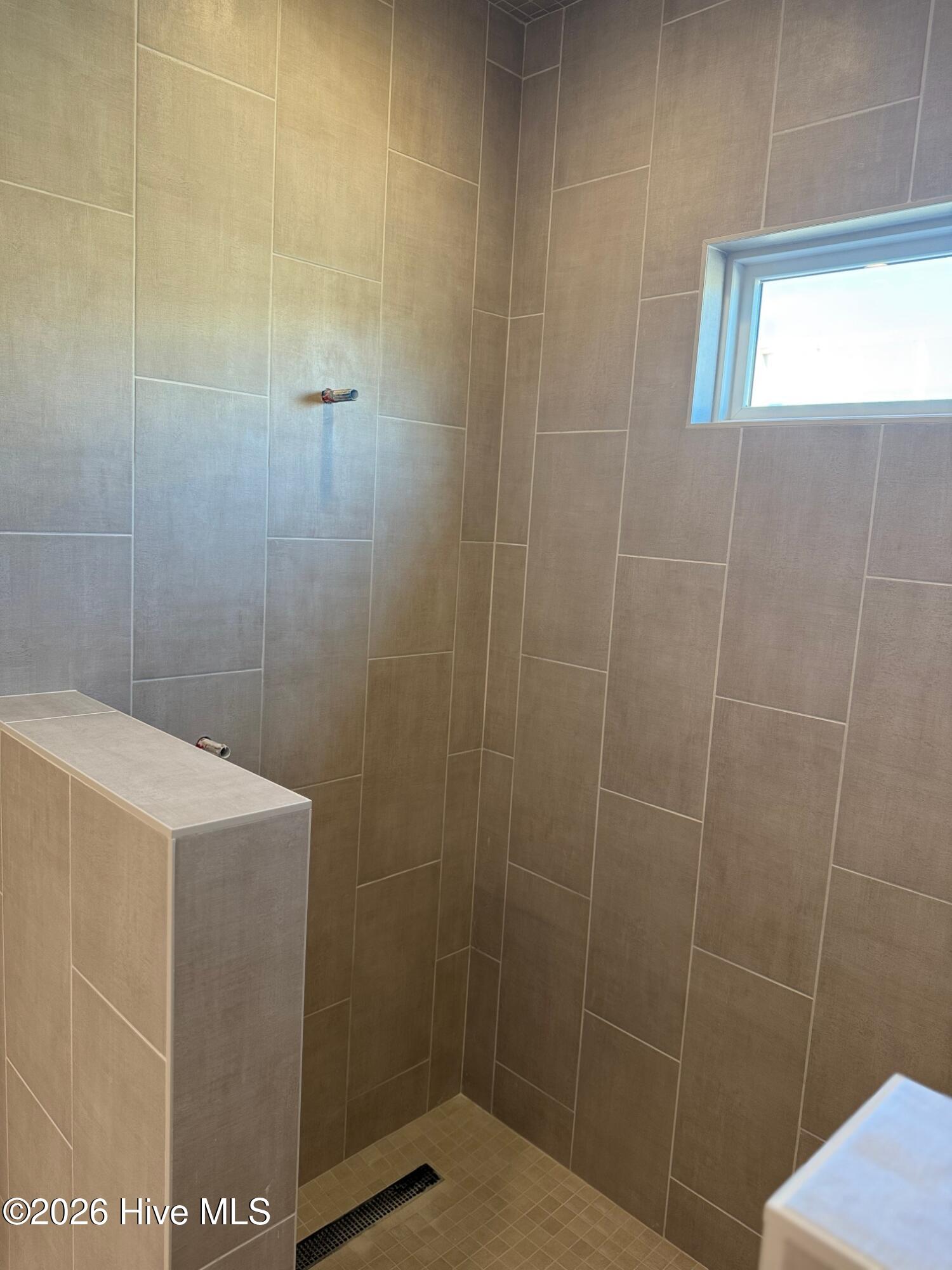 100537475 | Photo 26