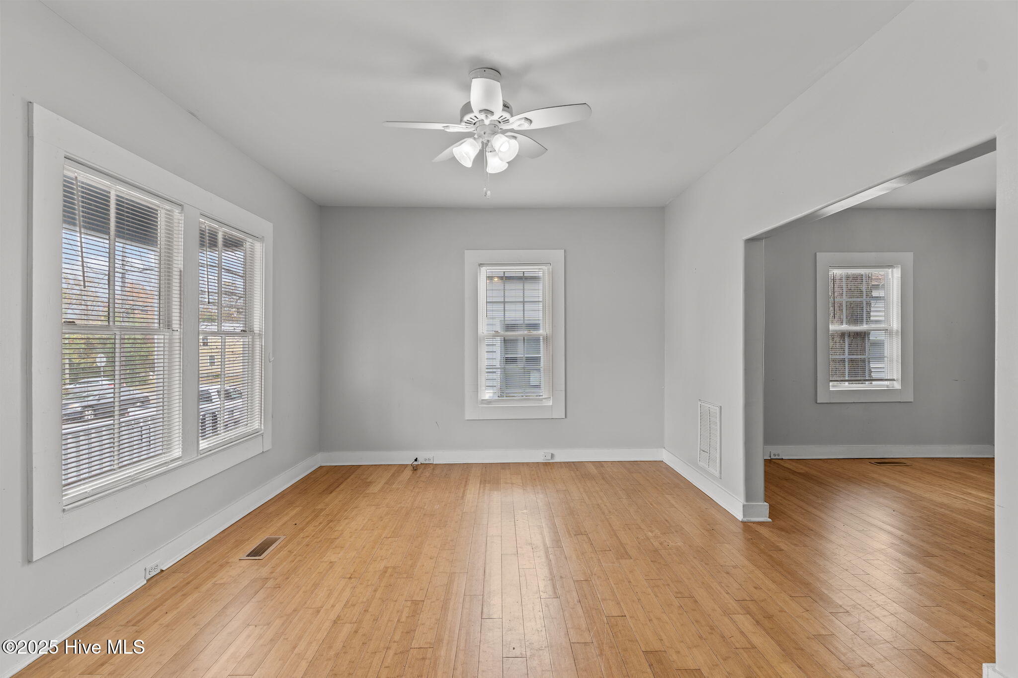 100542982 | Photo 32