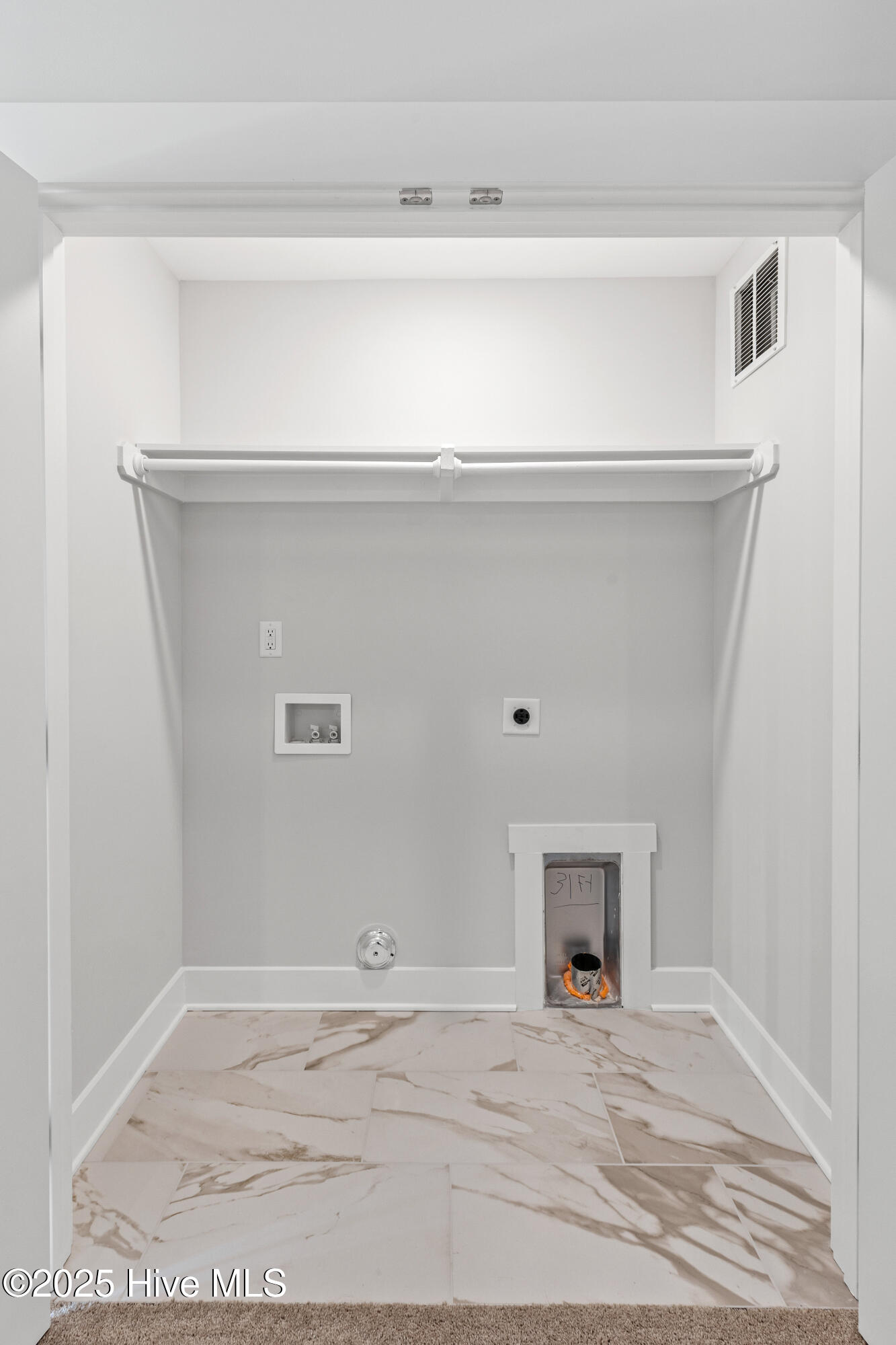 100526492 | Photo 23