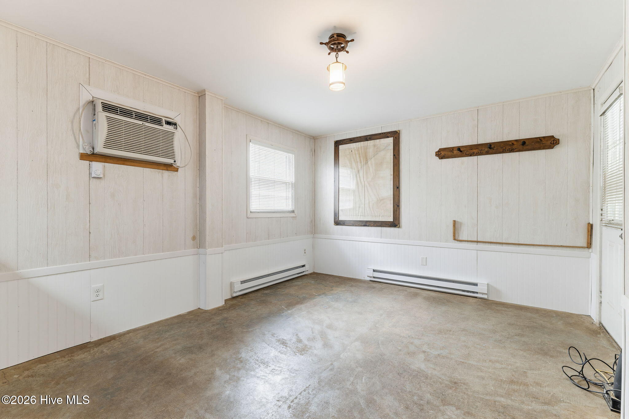 100565875 | Photo 45