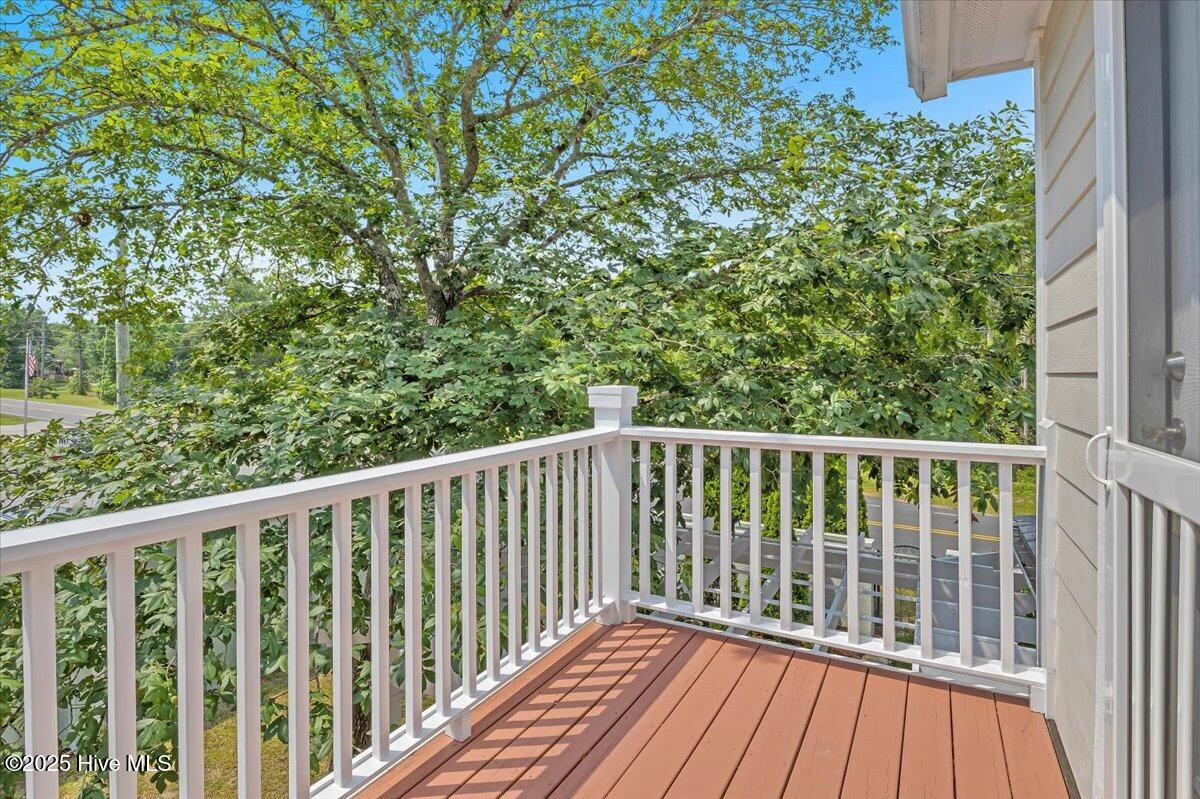 100556221 | Photo 35