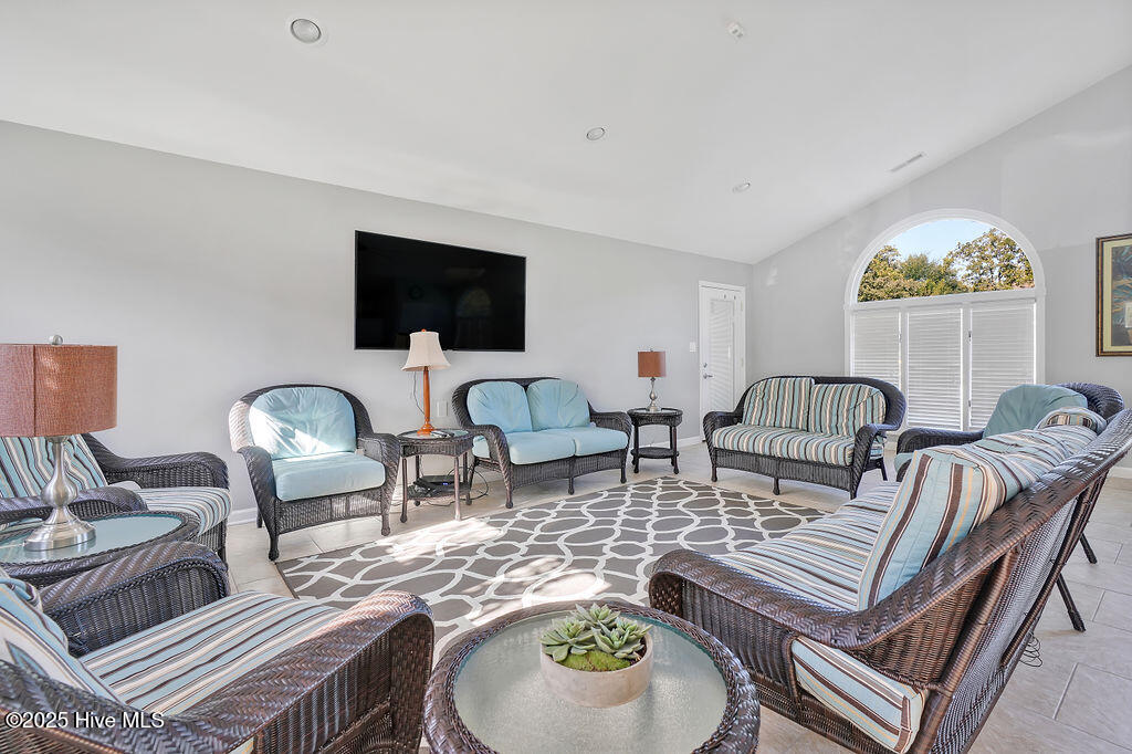 100536074 | Photo 33