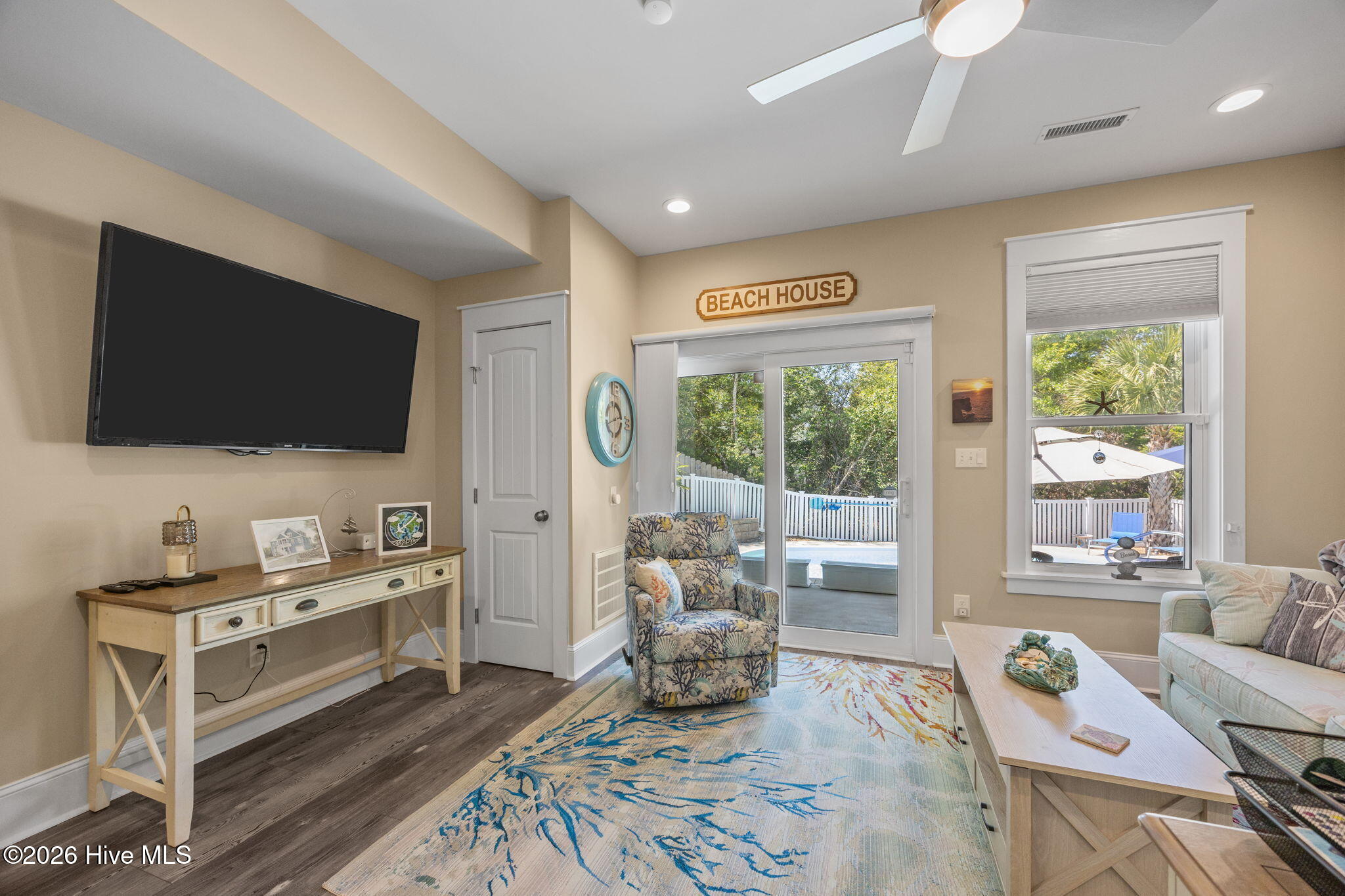 100567463 | Photo 51