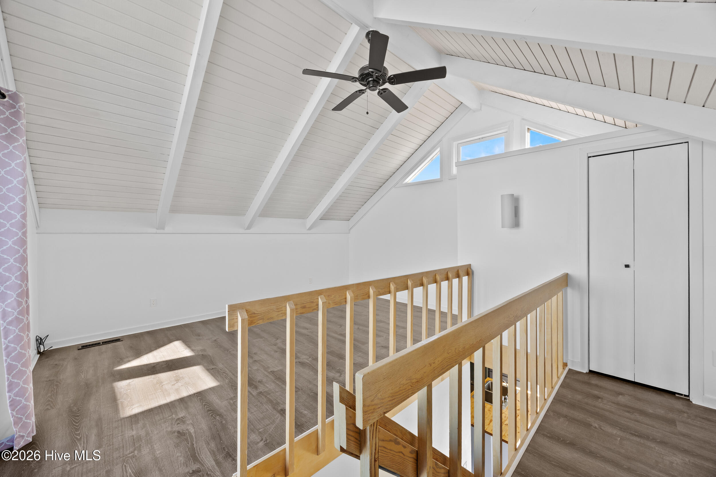 100548204 | Photo 15