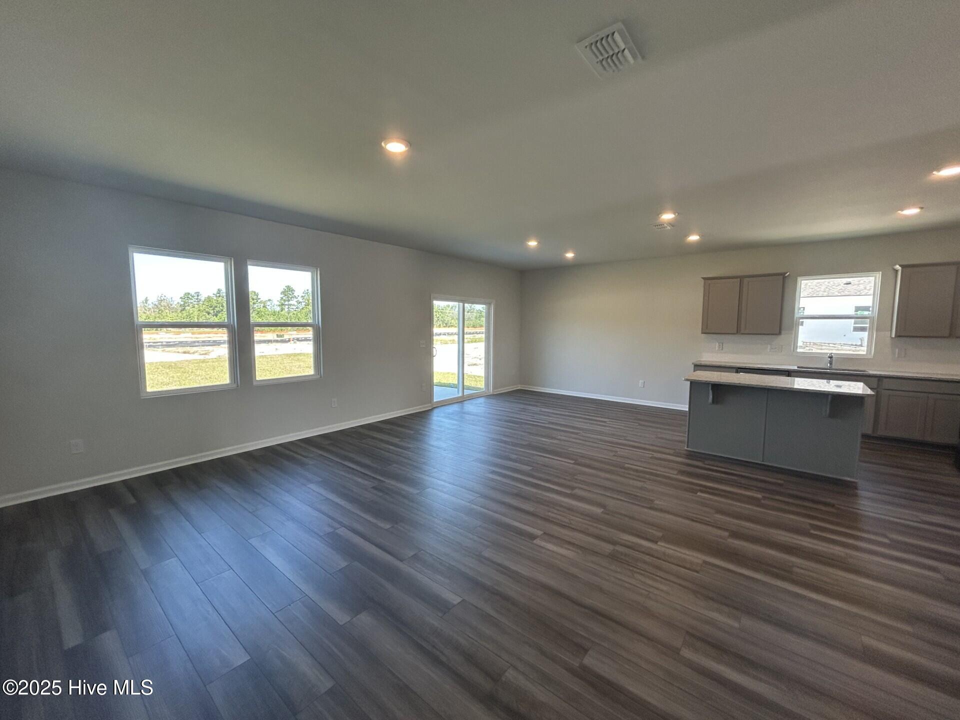 100525039 | Photo 10