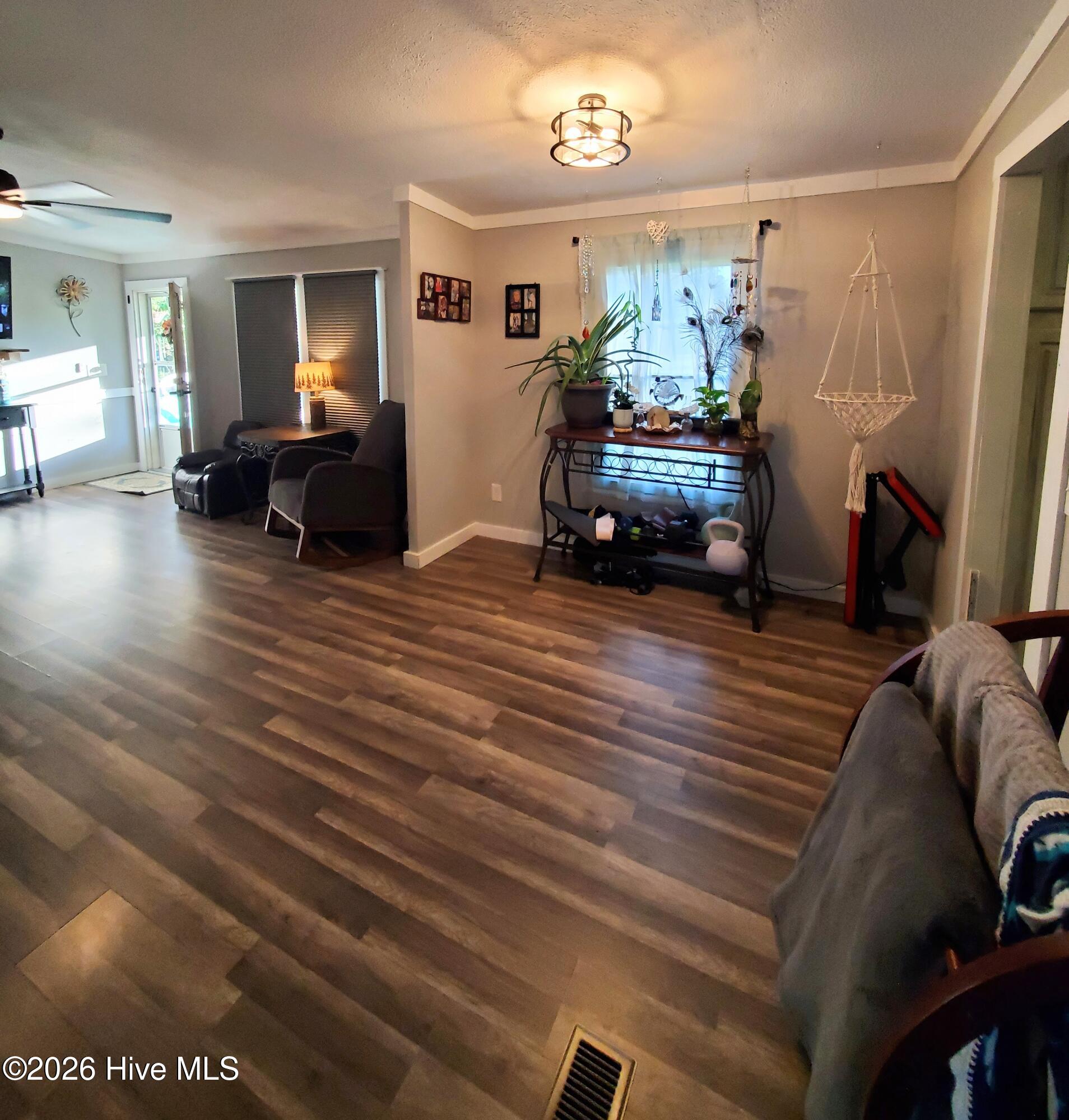 100550417 | Photo 24