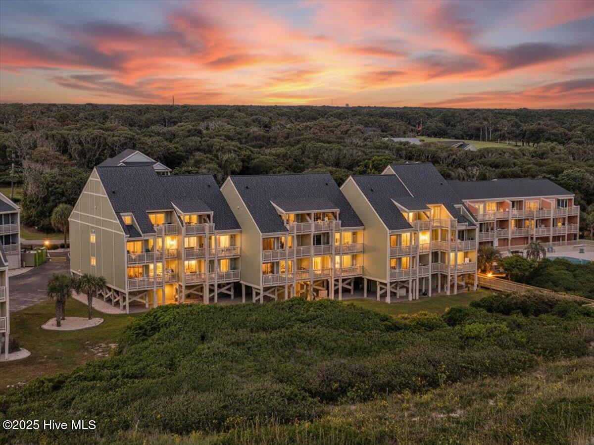 100537947 | Photo 44