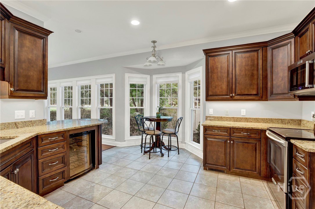 Spacious Kitchen with breakfast nook