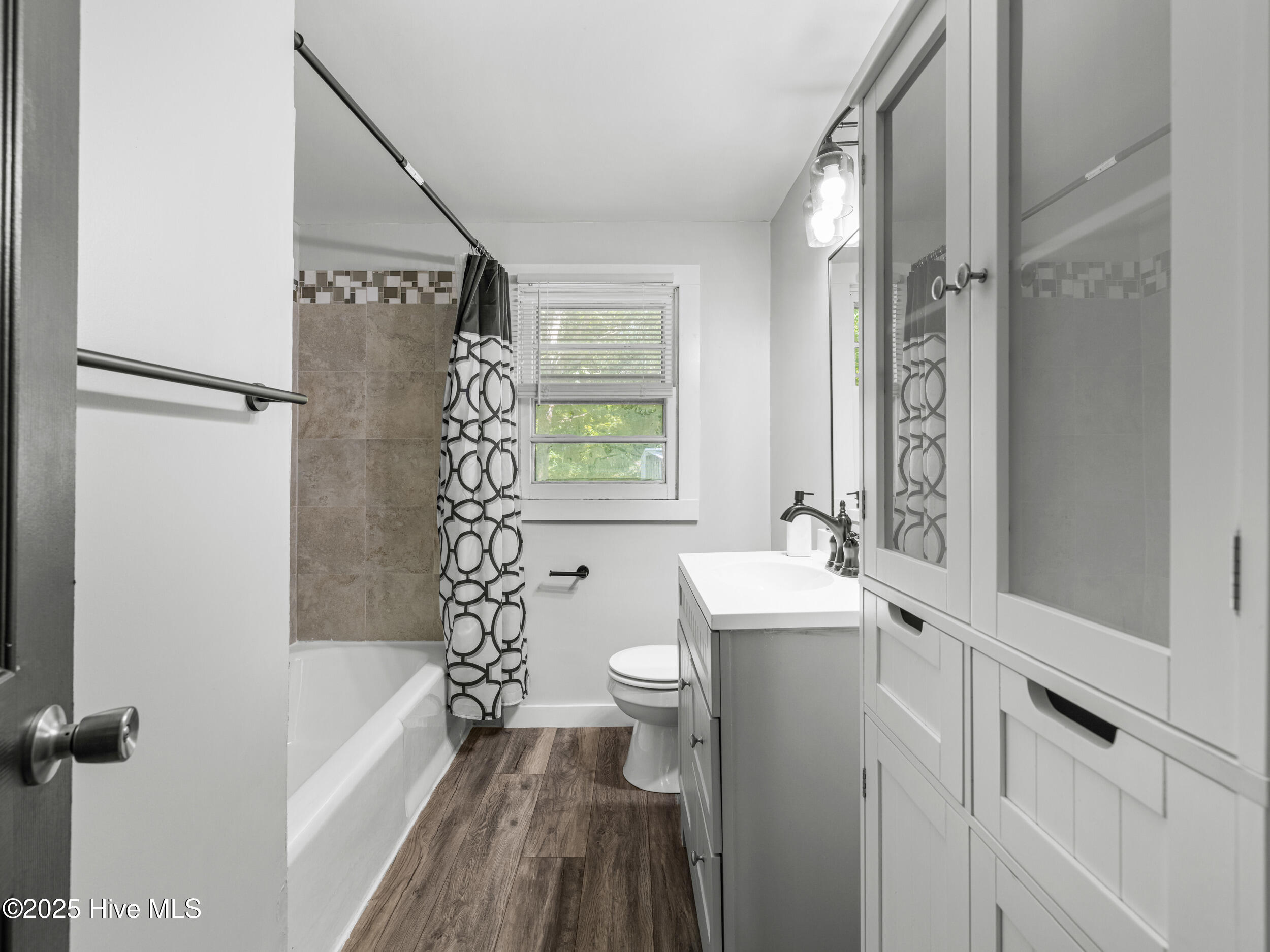 100529453 | Photo 25