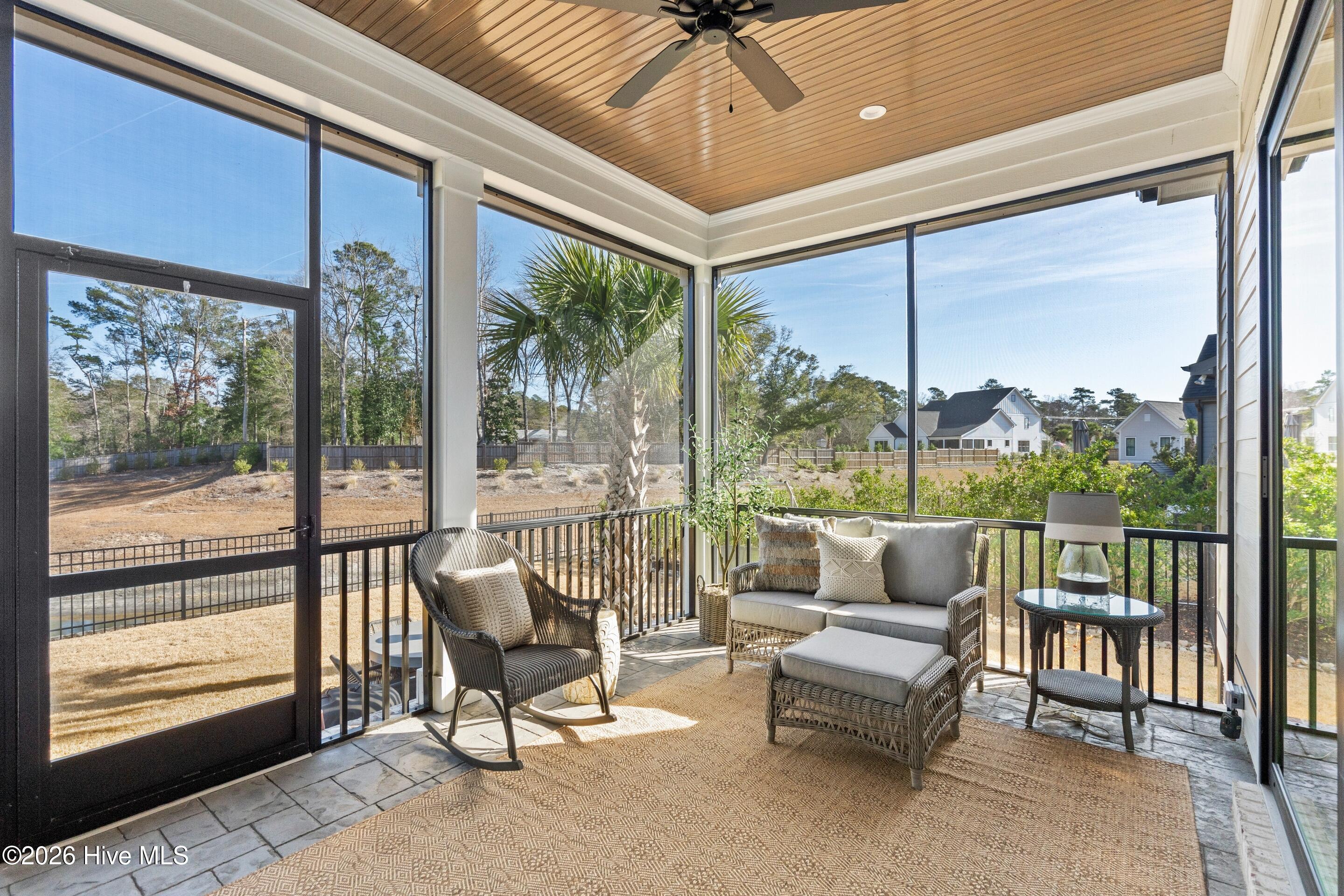 100546830 | Photo 66