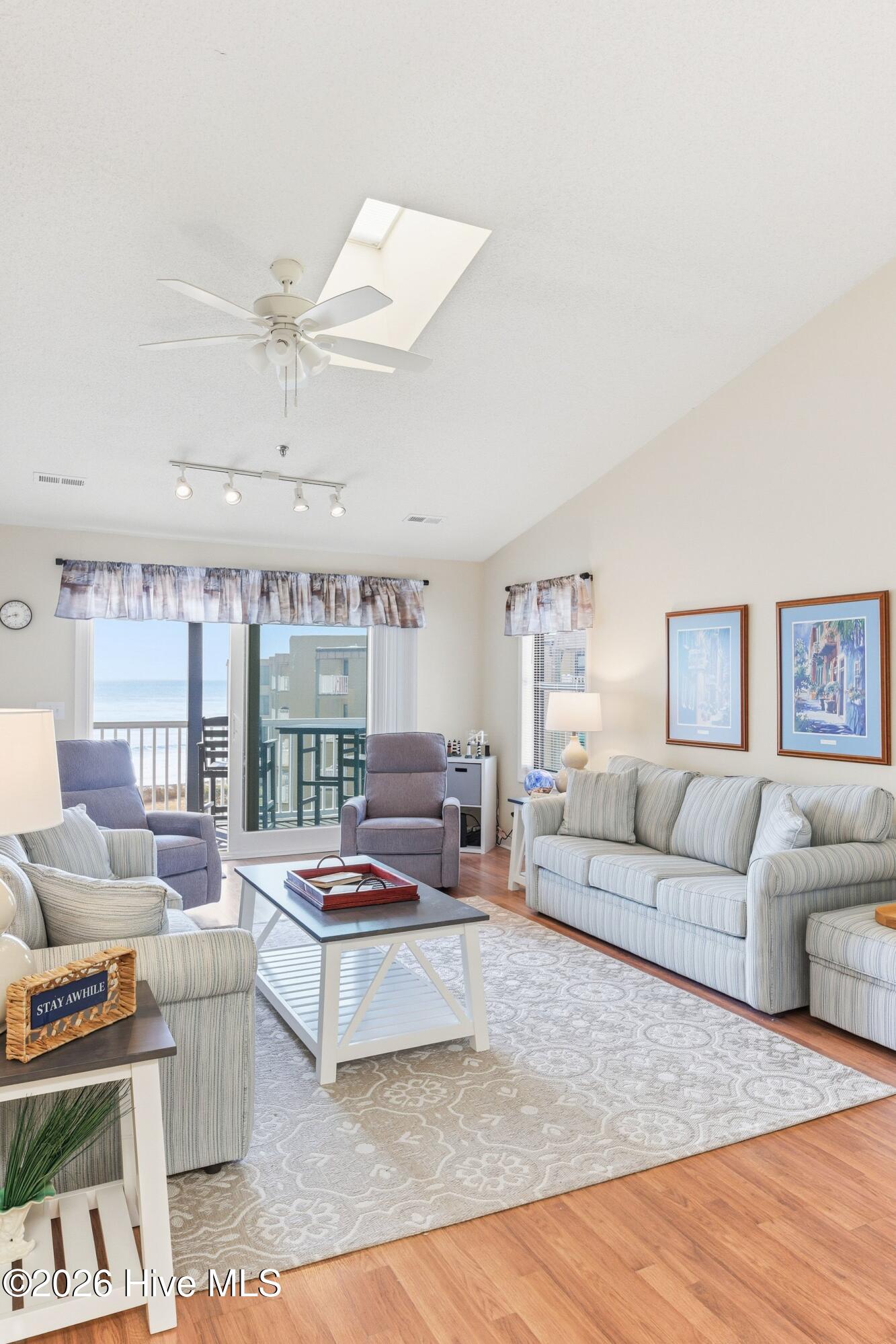 100505282 | Photo 23