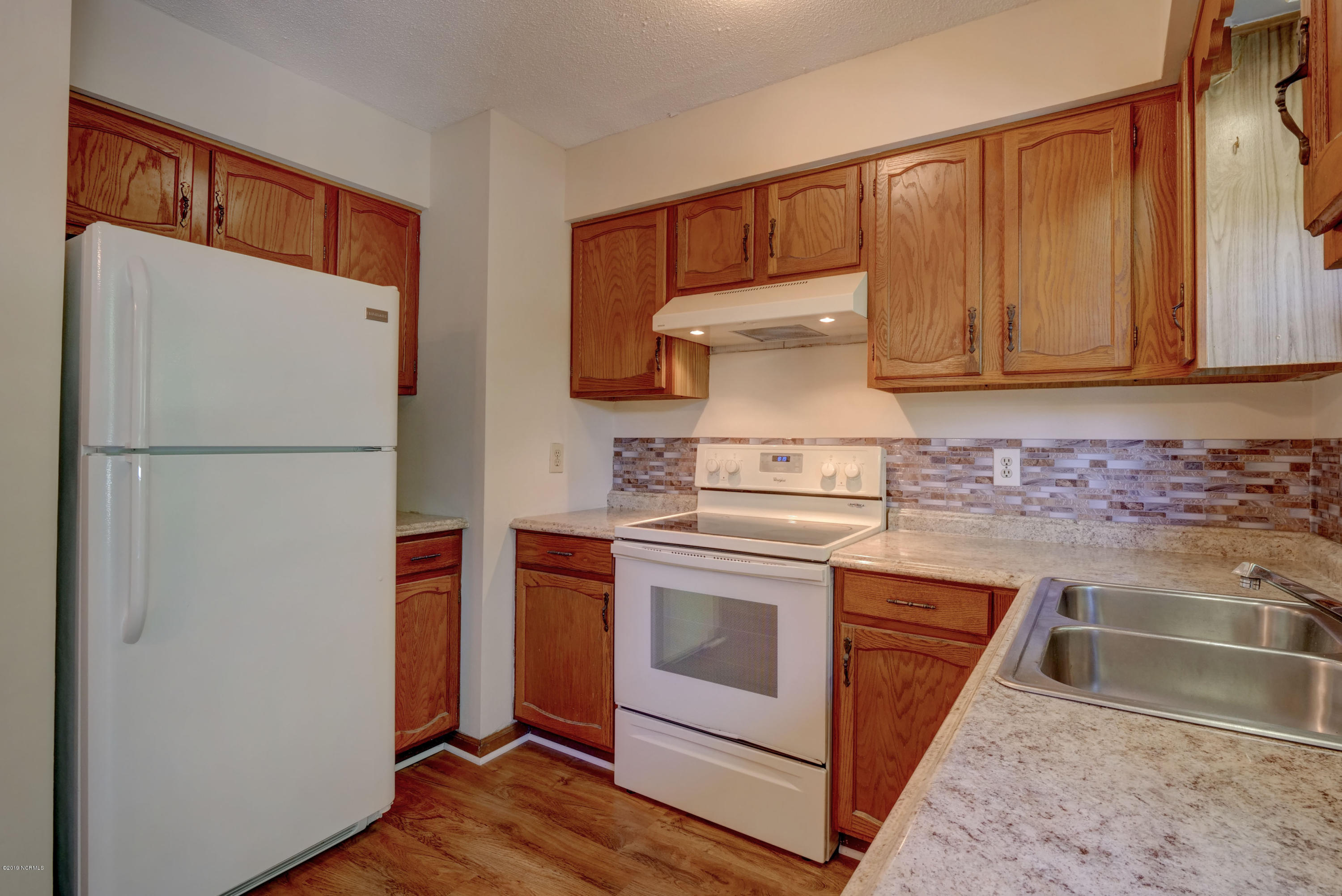 100549177 | Photo 11