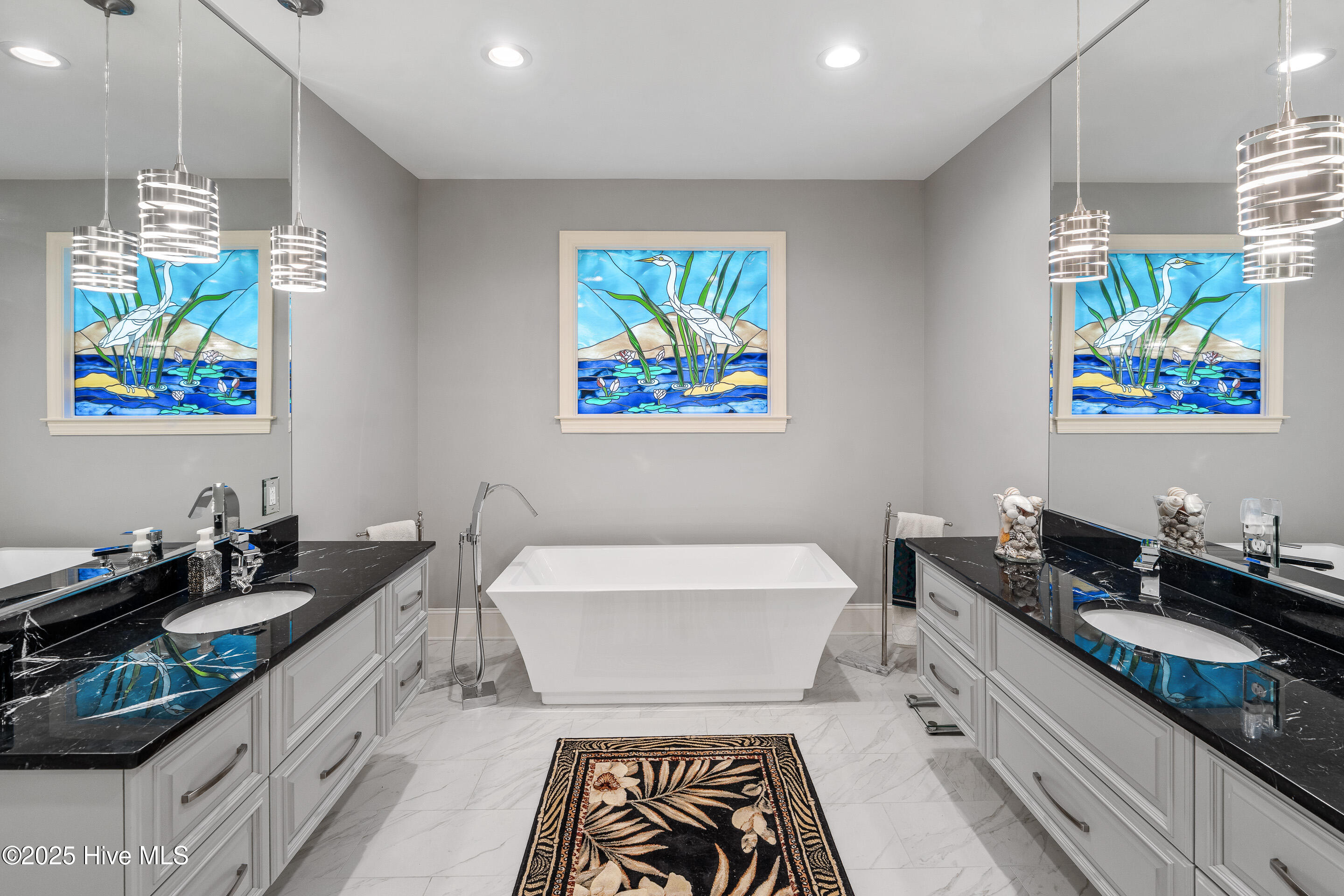 100549058 | Photo 28