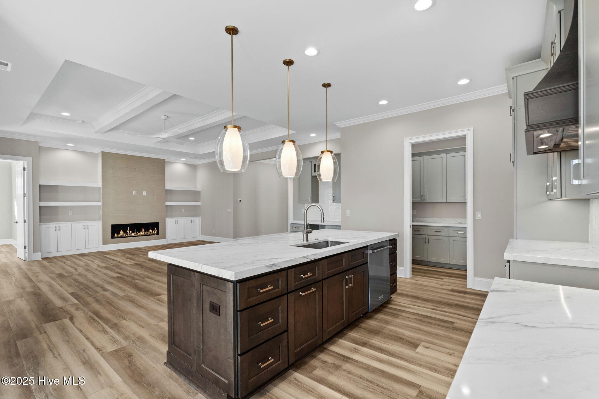 100525114 | Photo 11