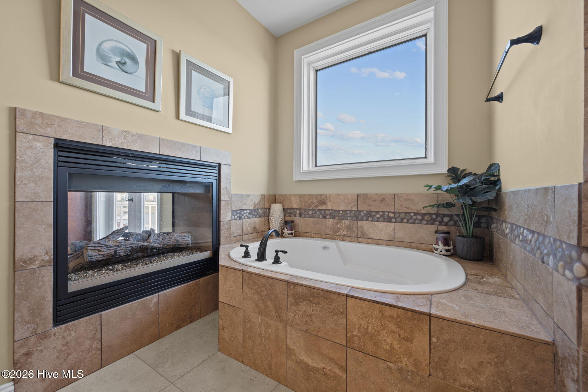 100568549 | Photo 41