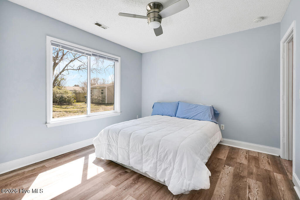 100560710 | Photo 19