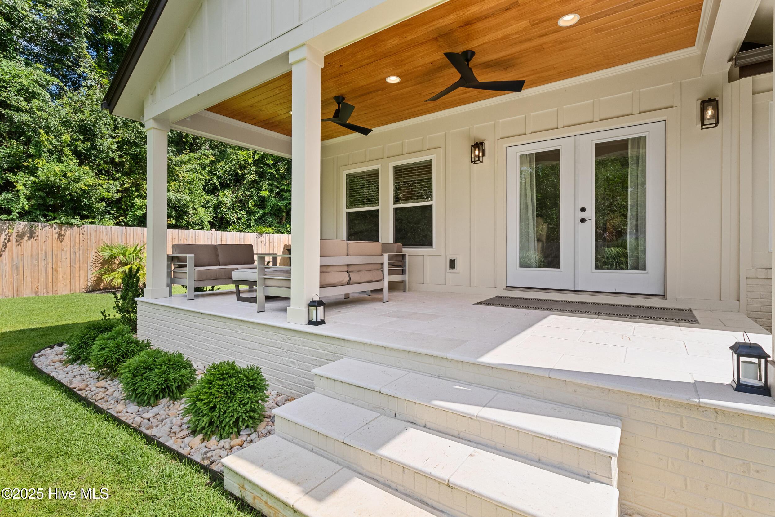 100561677 | Photo 59