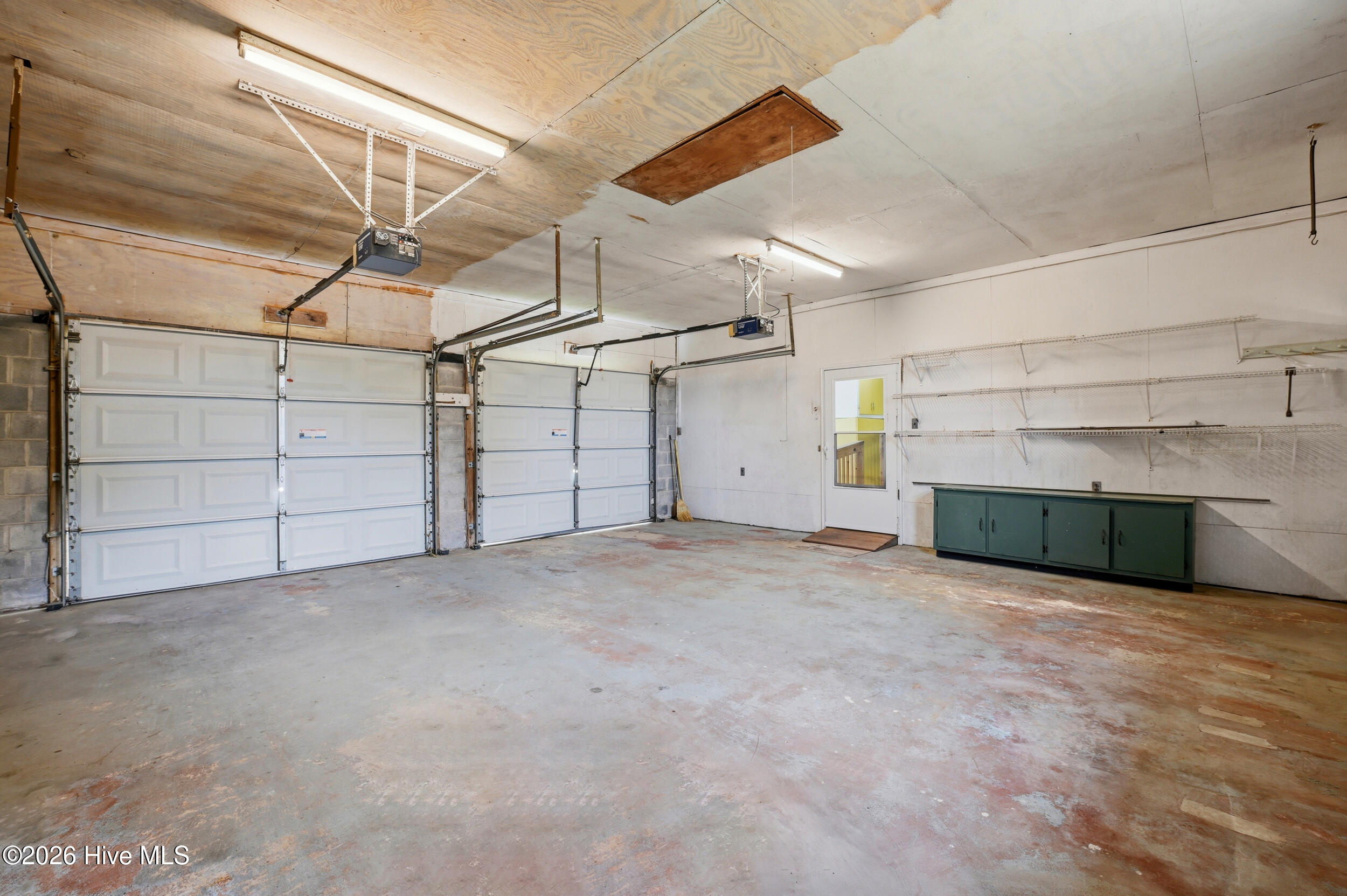 100562912 | Photo 33