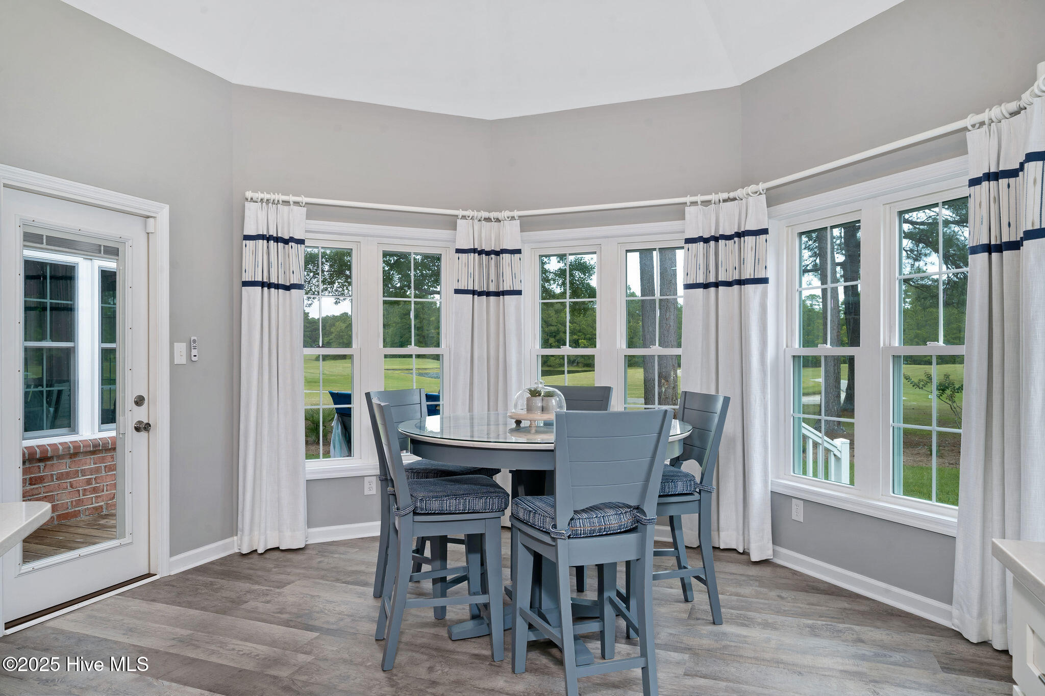 100510783 | Photo 16