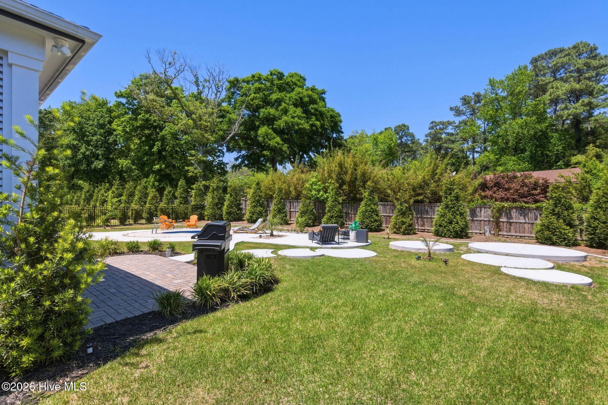 100569019 | Photo 52