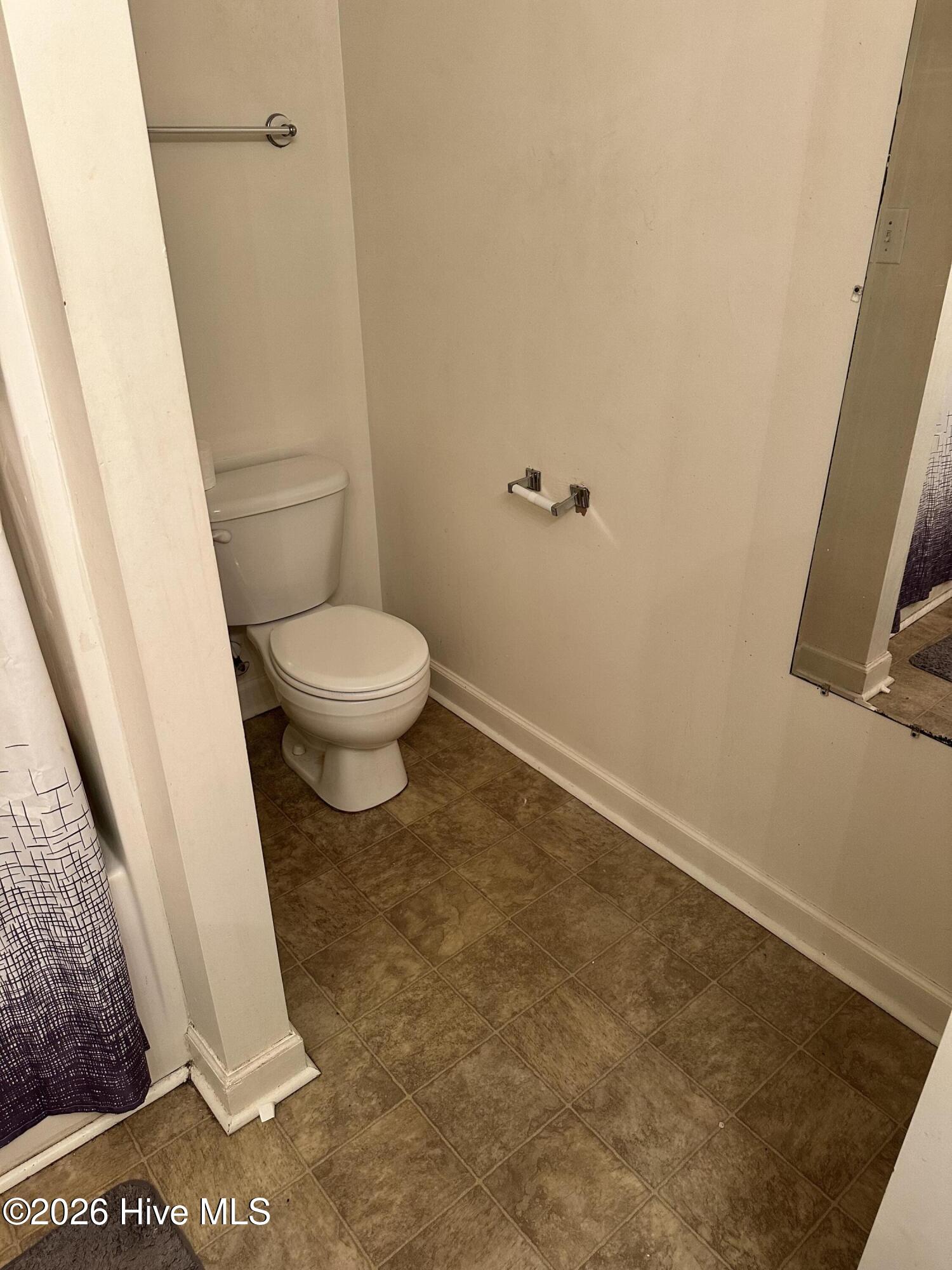 100560400 | Photo 11