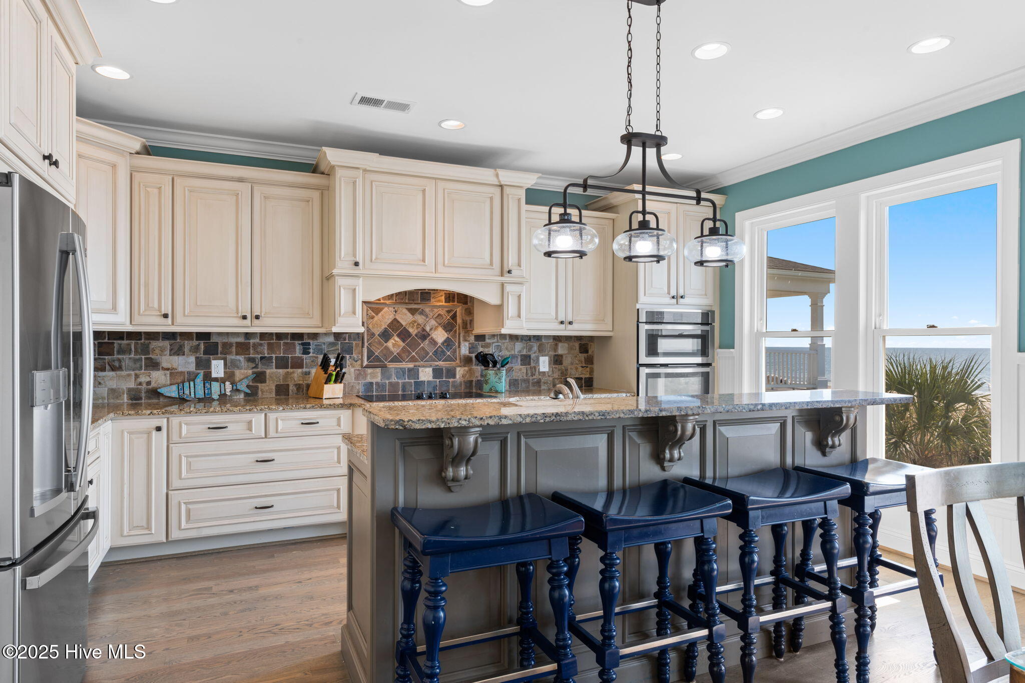 100542576 | Photo 24