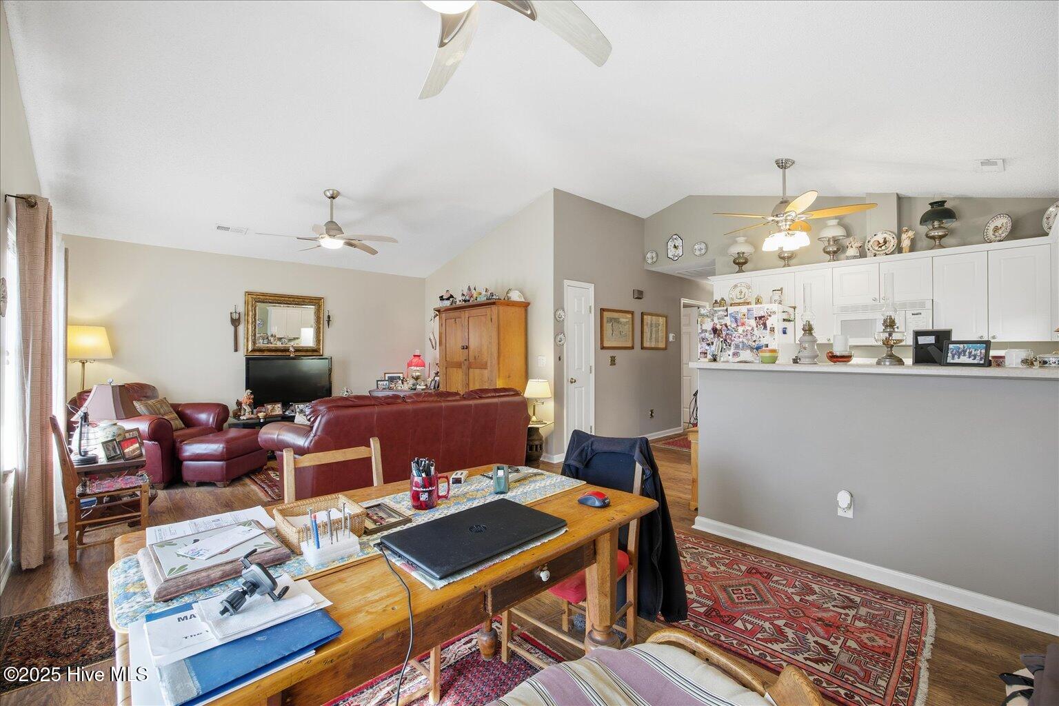 100543626 | Photo 14