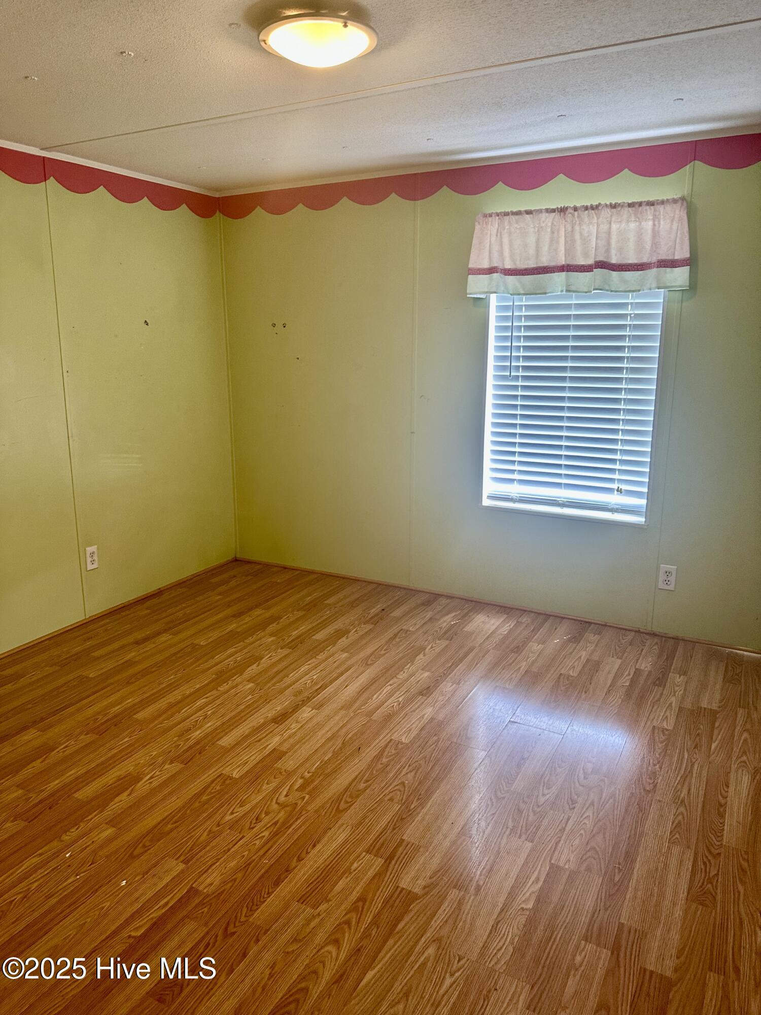 100512329 | Photo 21