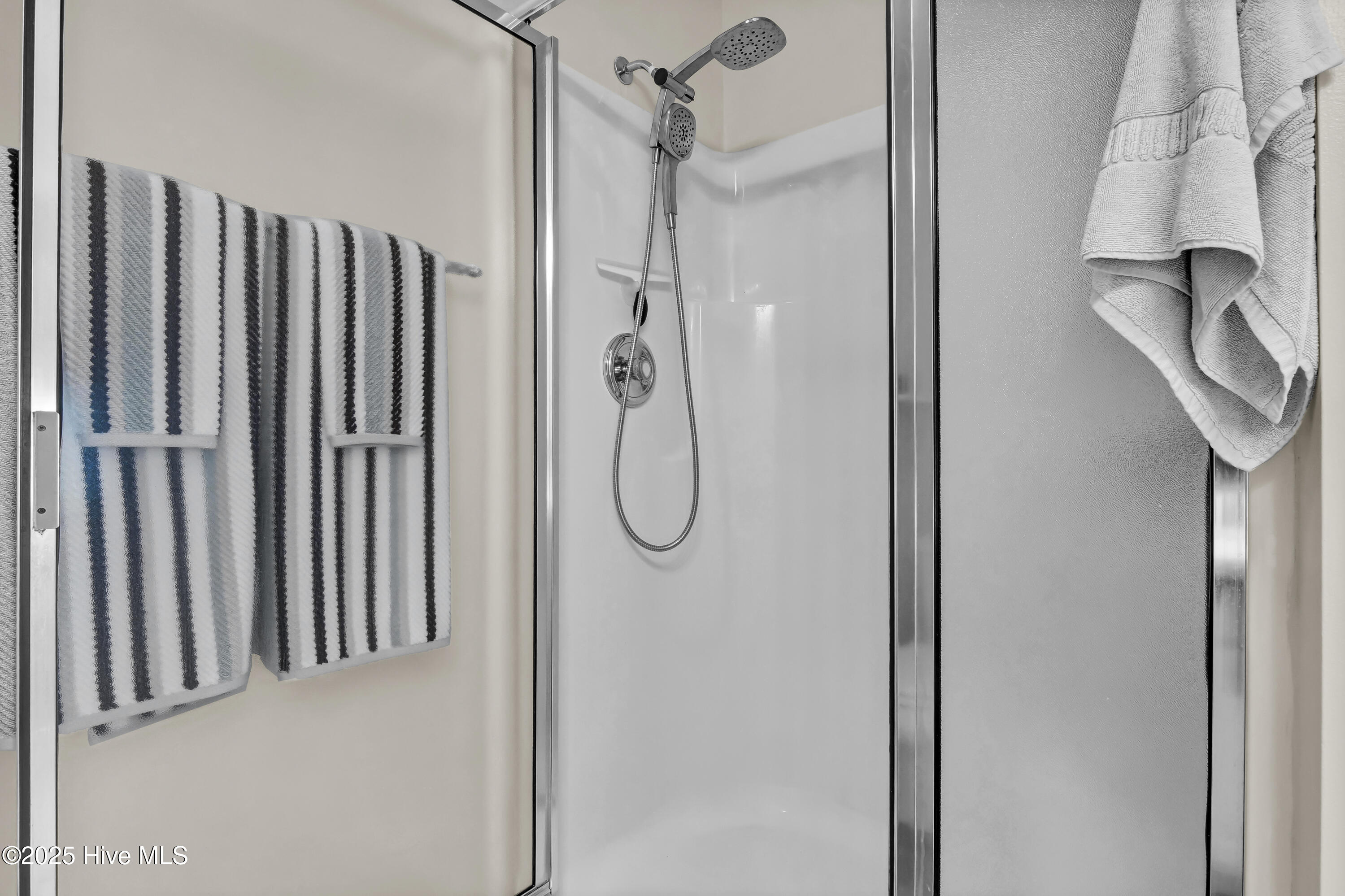 100519477 | Photo 23