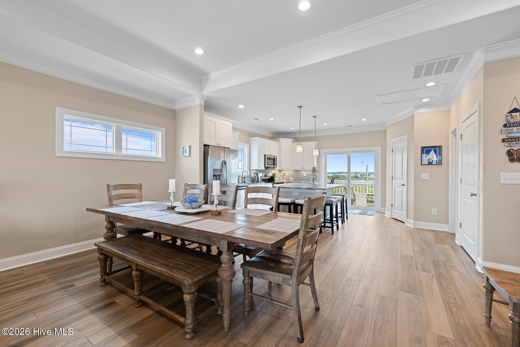 100552072 | Photo 14