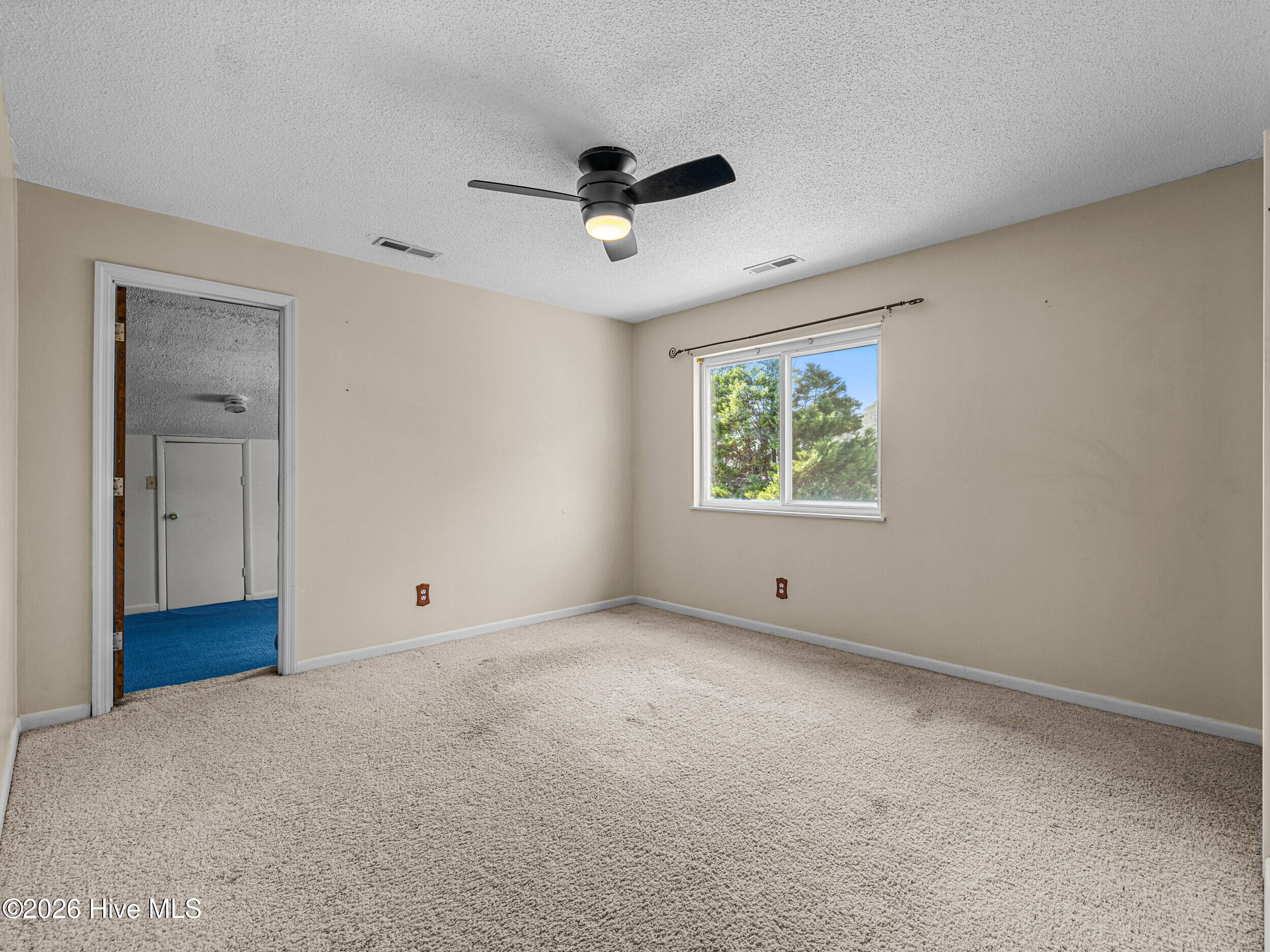 100561743 | Photo 42