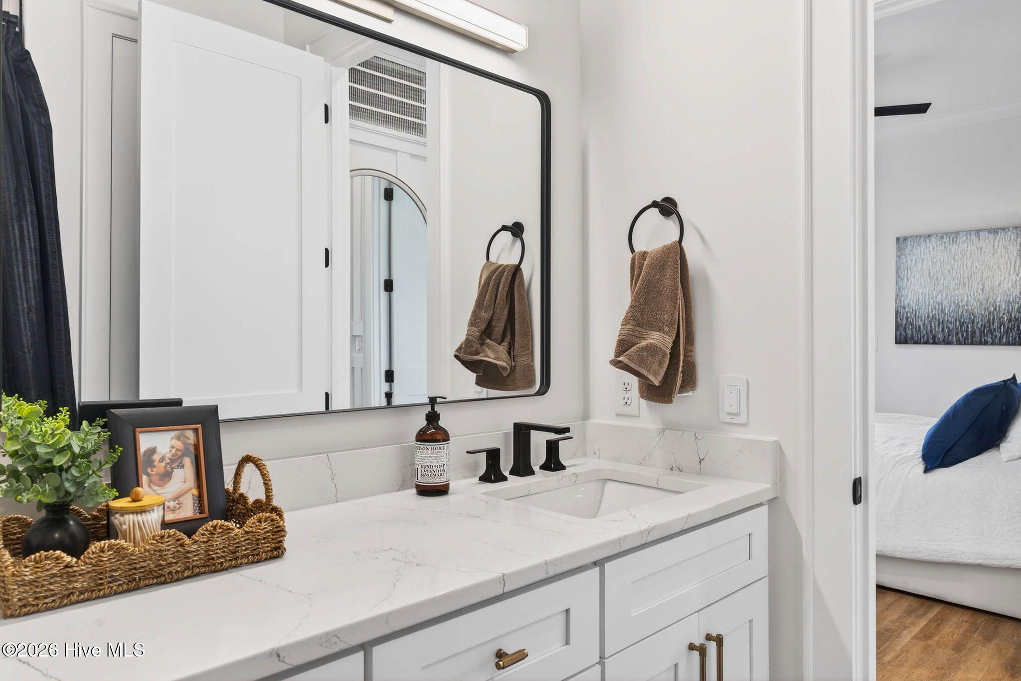 100565153 | Photo 53