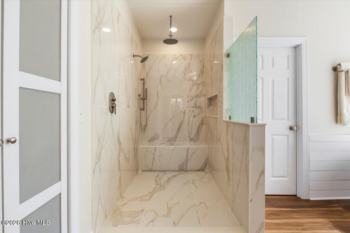 100567087 | Photo 49