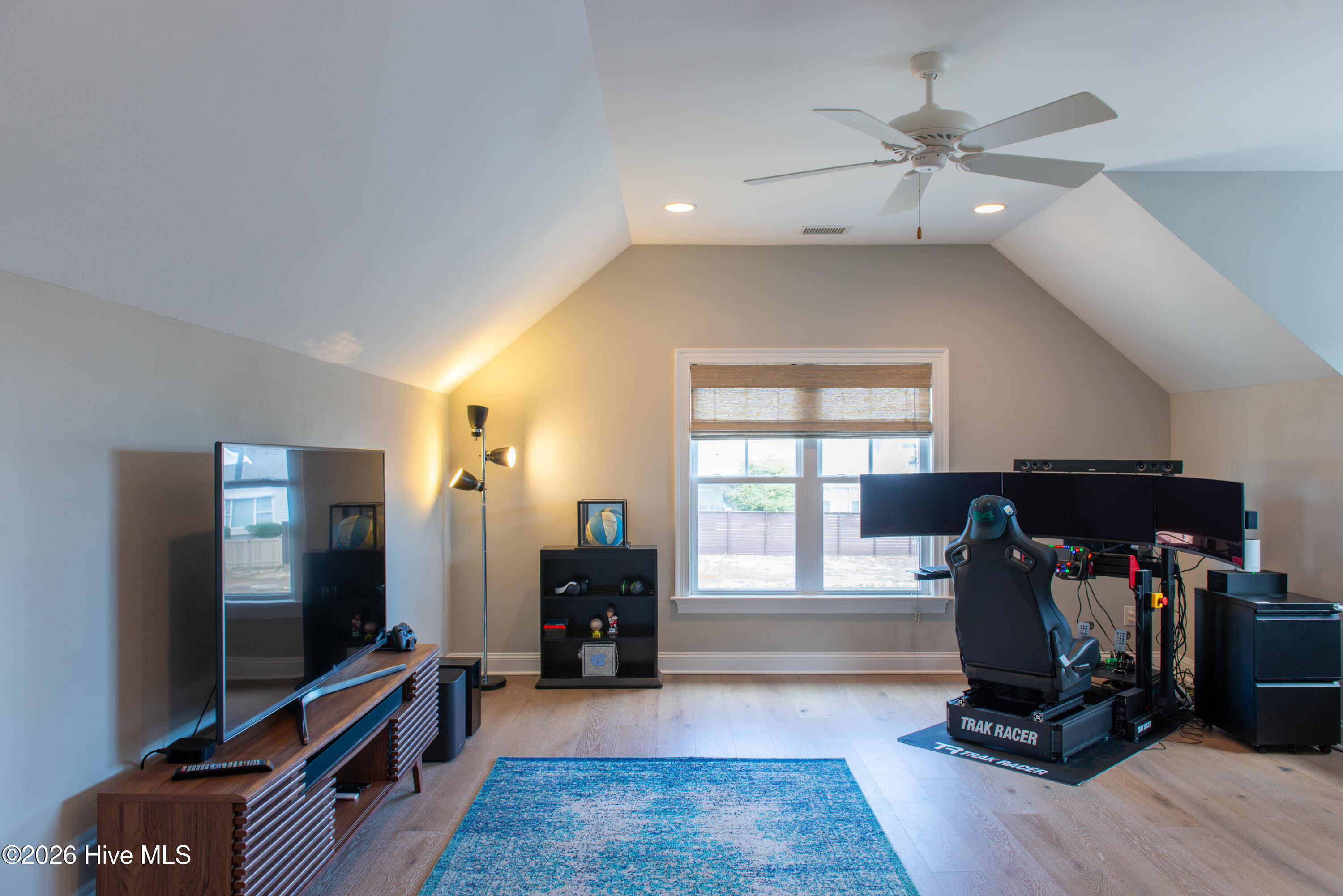 100560299 | Photo 67