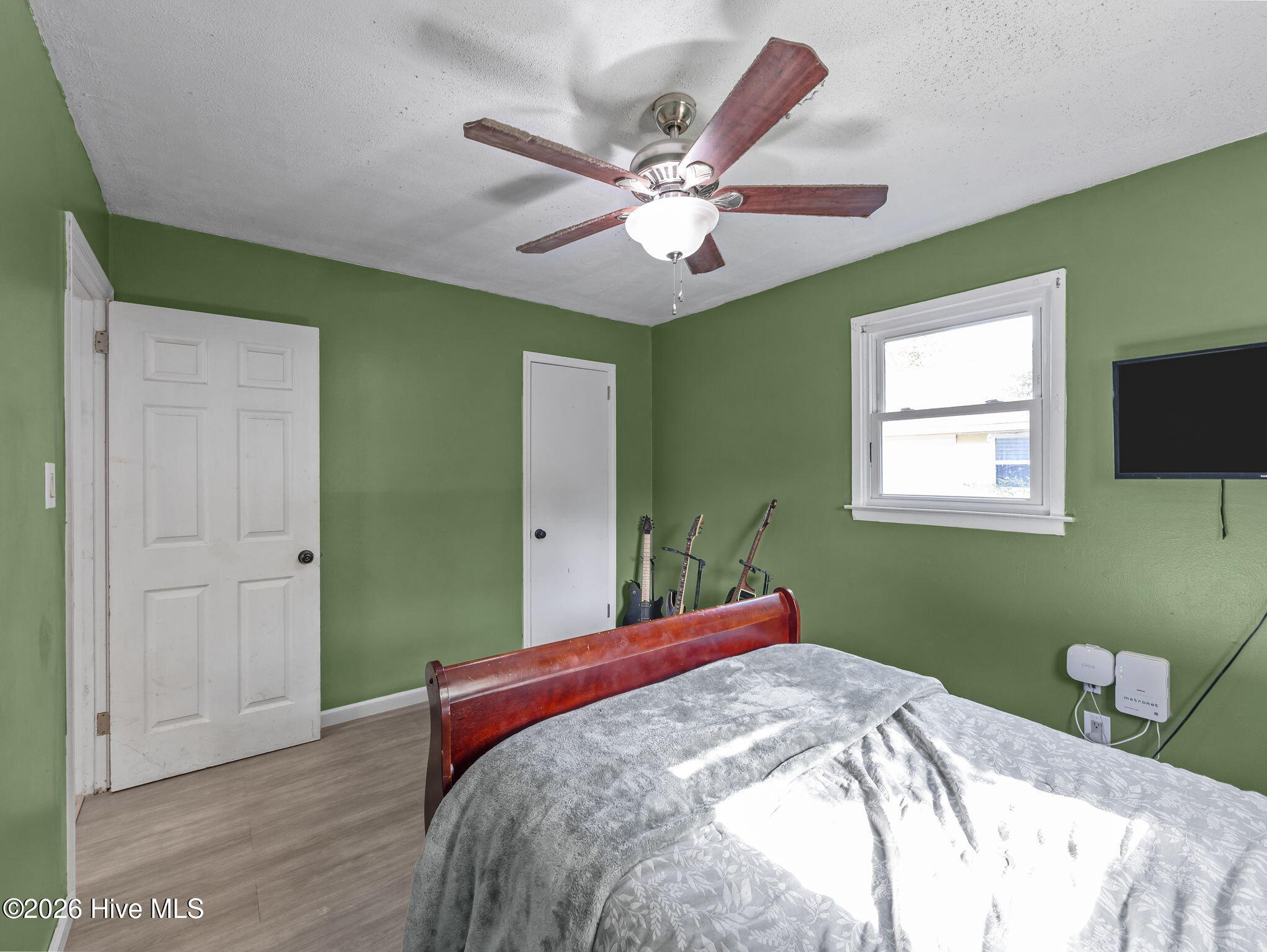 100563356 | Photo 30