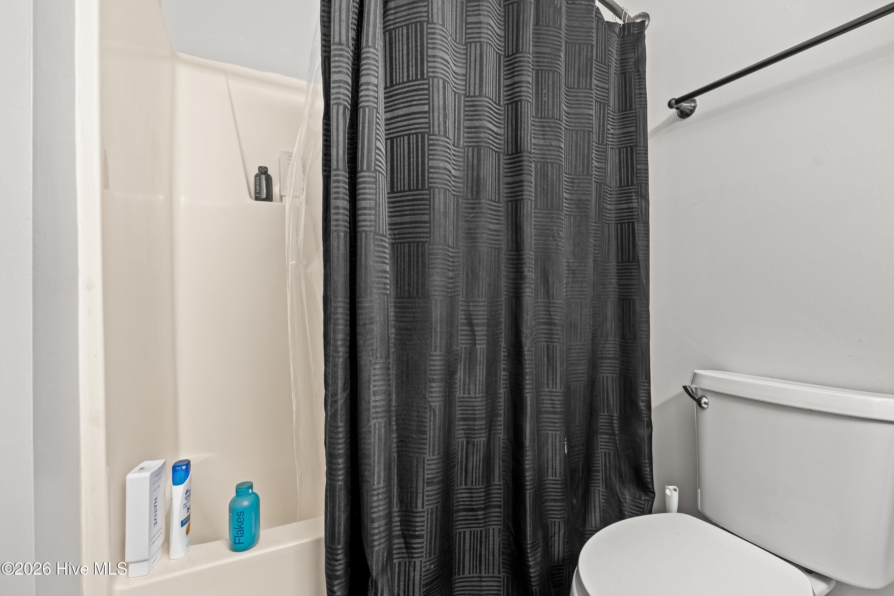 100558142 | Photo 15