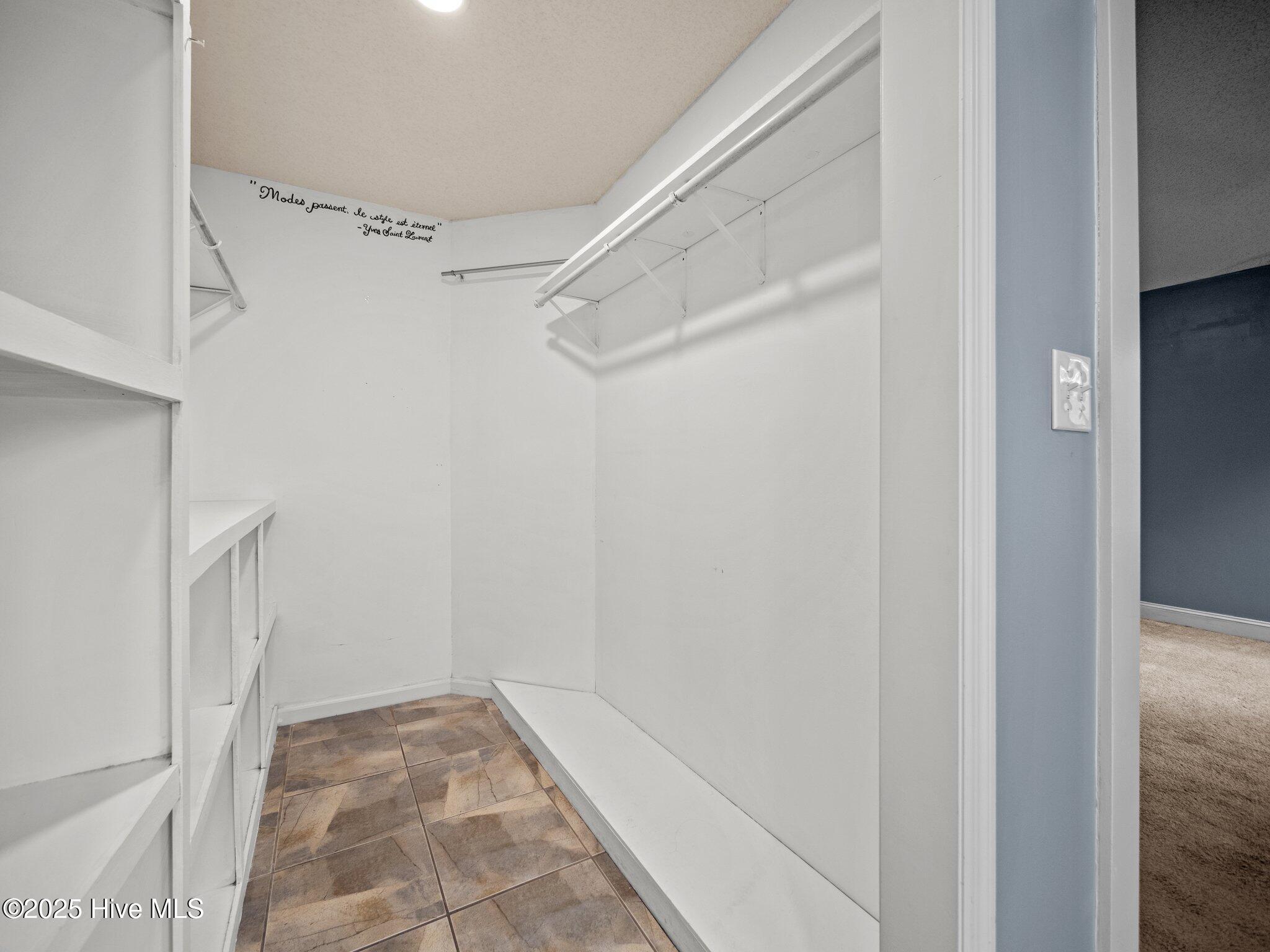 100559865 | Photo 20