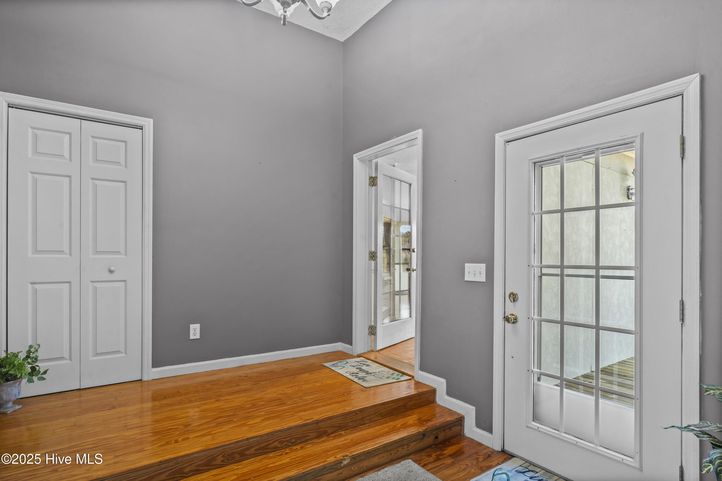 100563650 | Photo 24