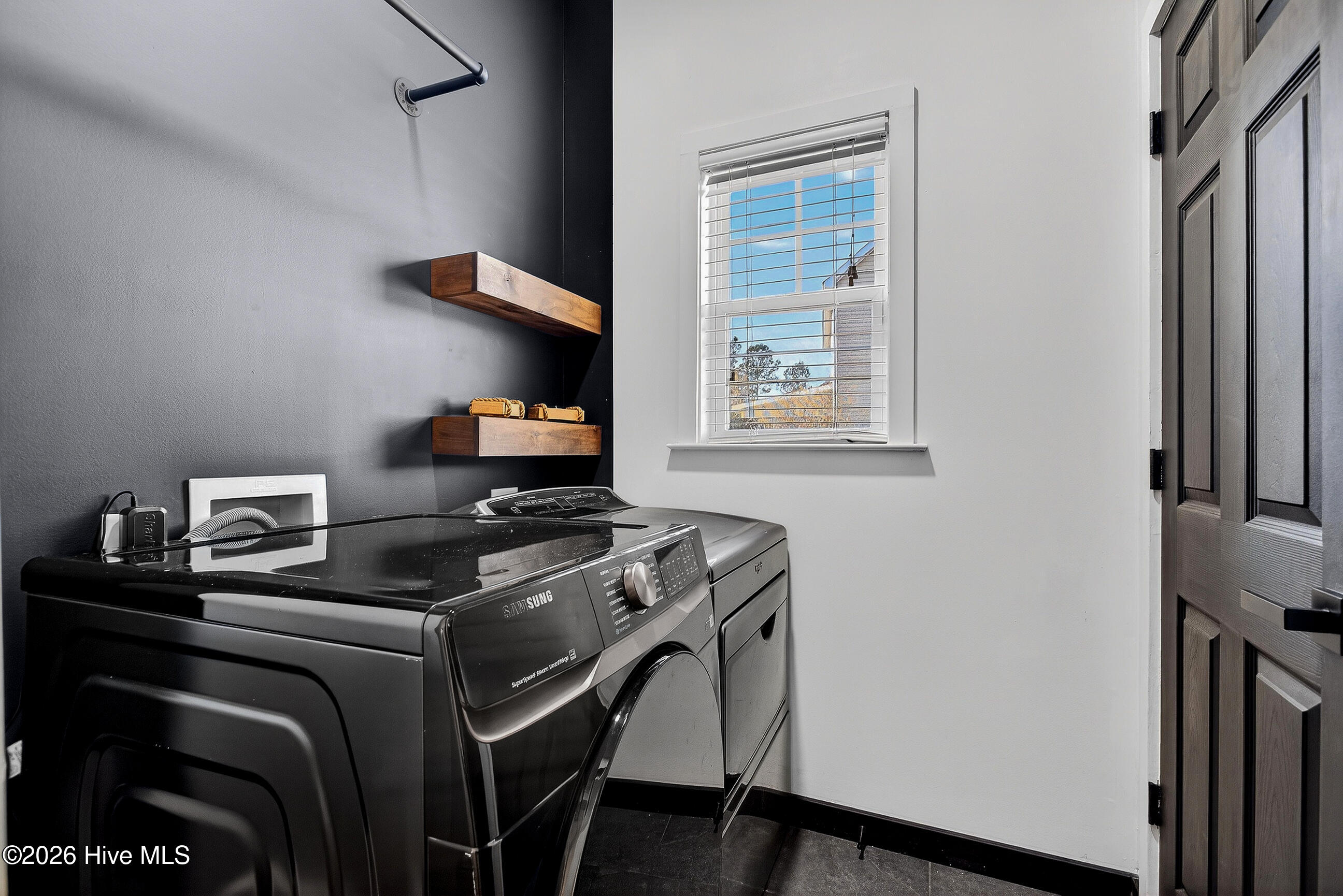 100548948 | Photo 15